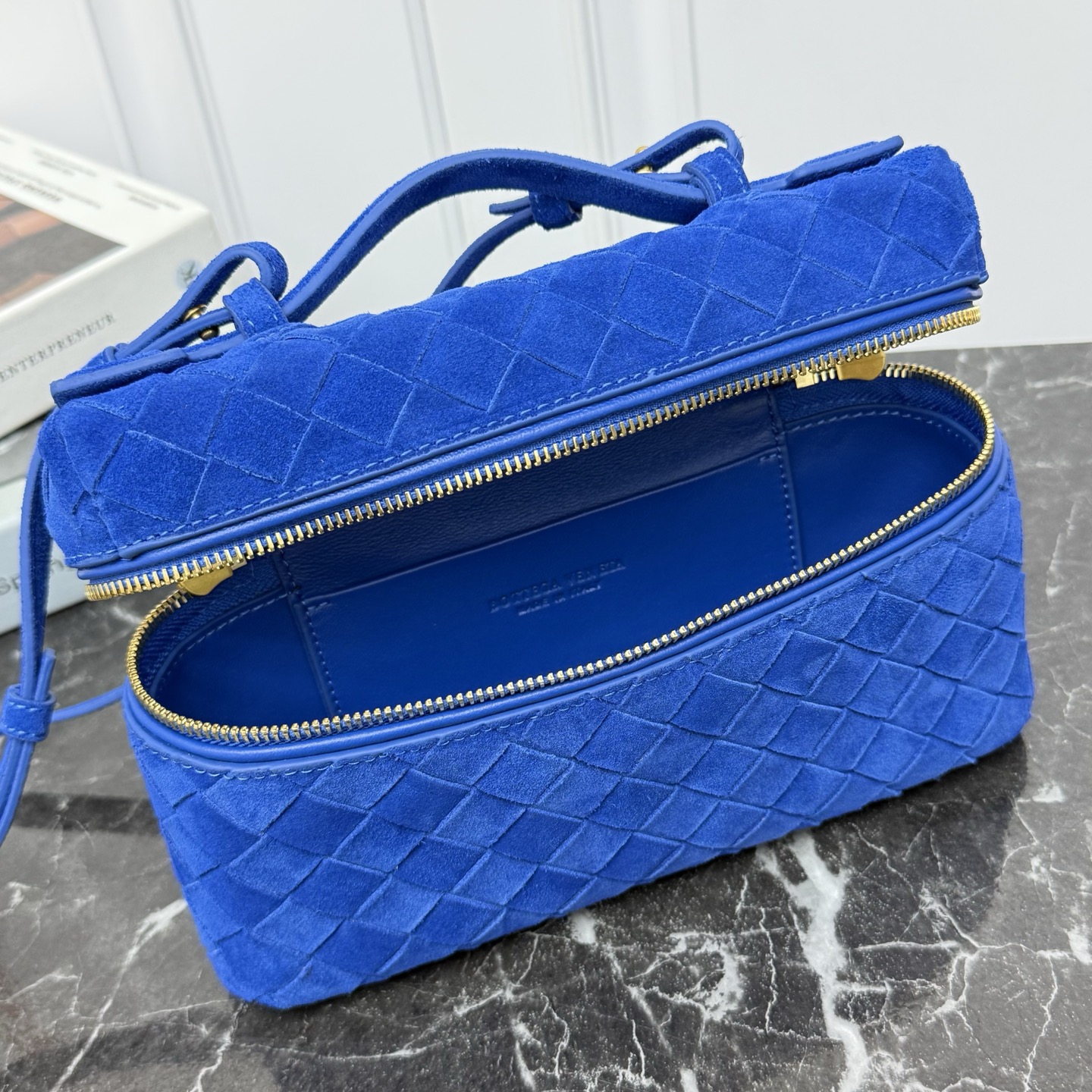 Bottega Veneta Style Blue Crossbody Bag style reference detail image 6 from source 765993