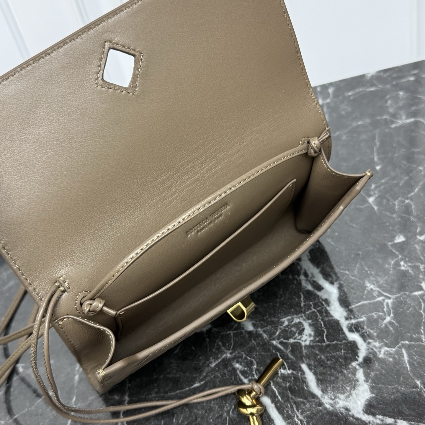 Bottega Veneta Style Brown Crossbody Bag style reference detail image 6 from source 771819