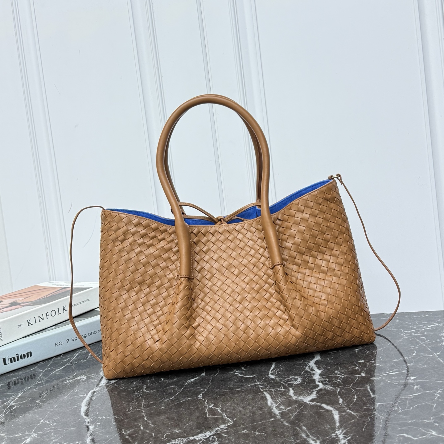 Bottega Veneta Intrecciato Handheld Shoulder Reversible Tote Bag