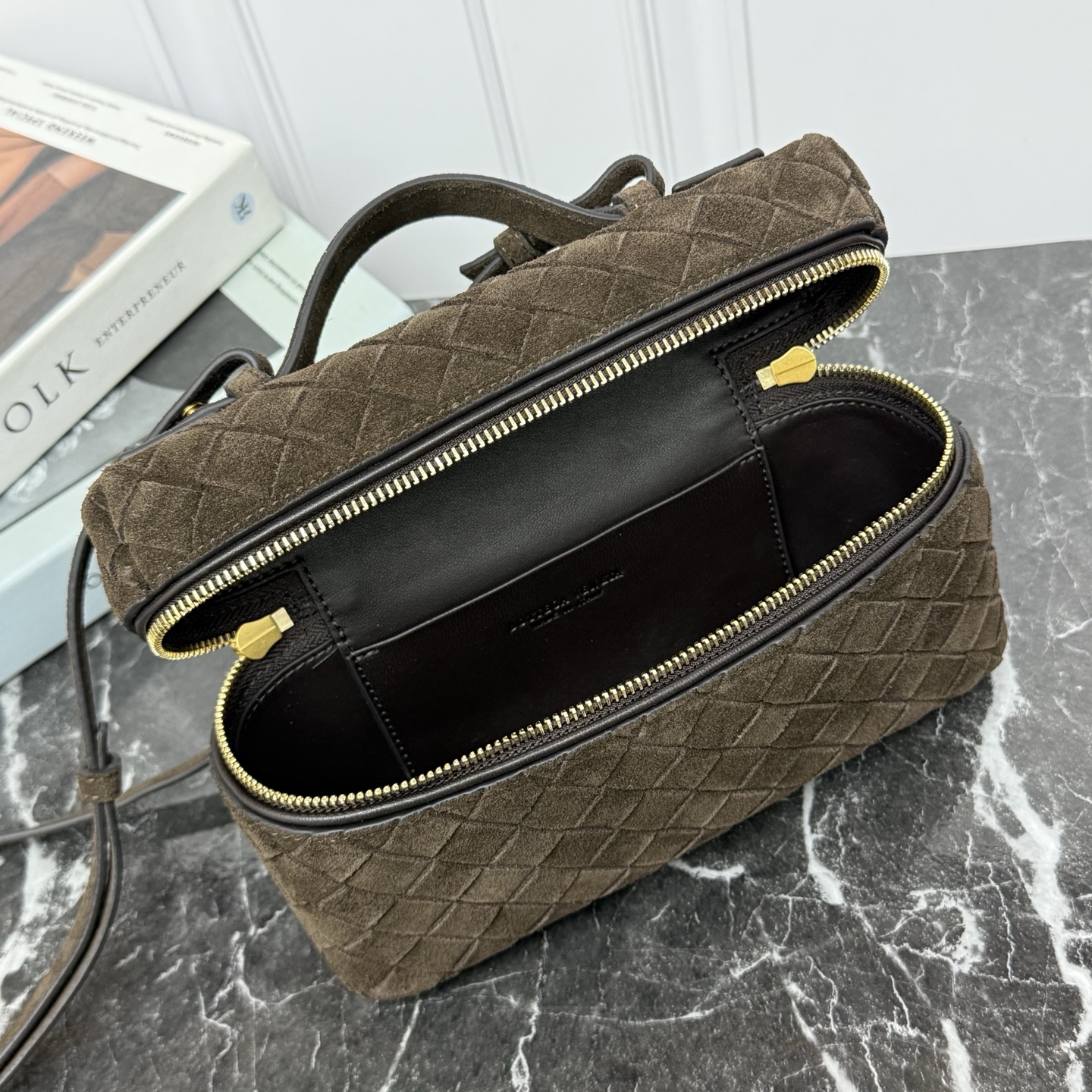 Bottega Veneta Style Brown Crossbody Bag style reference detail image 6 from source 765994