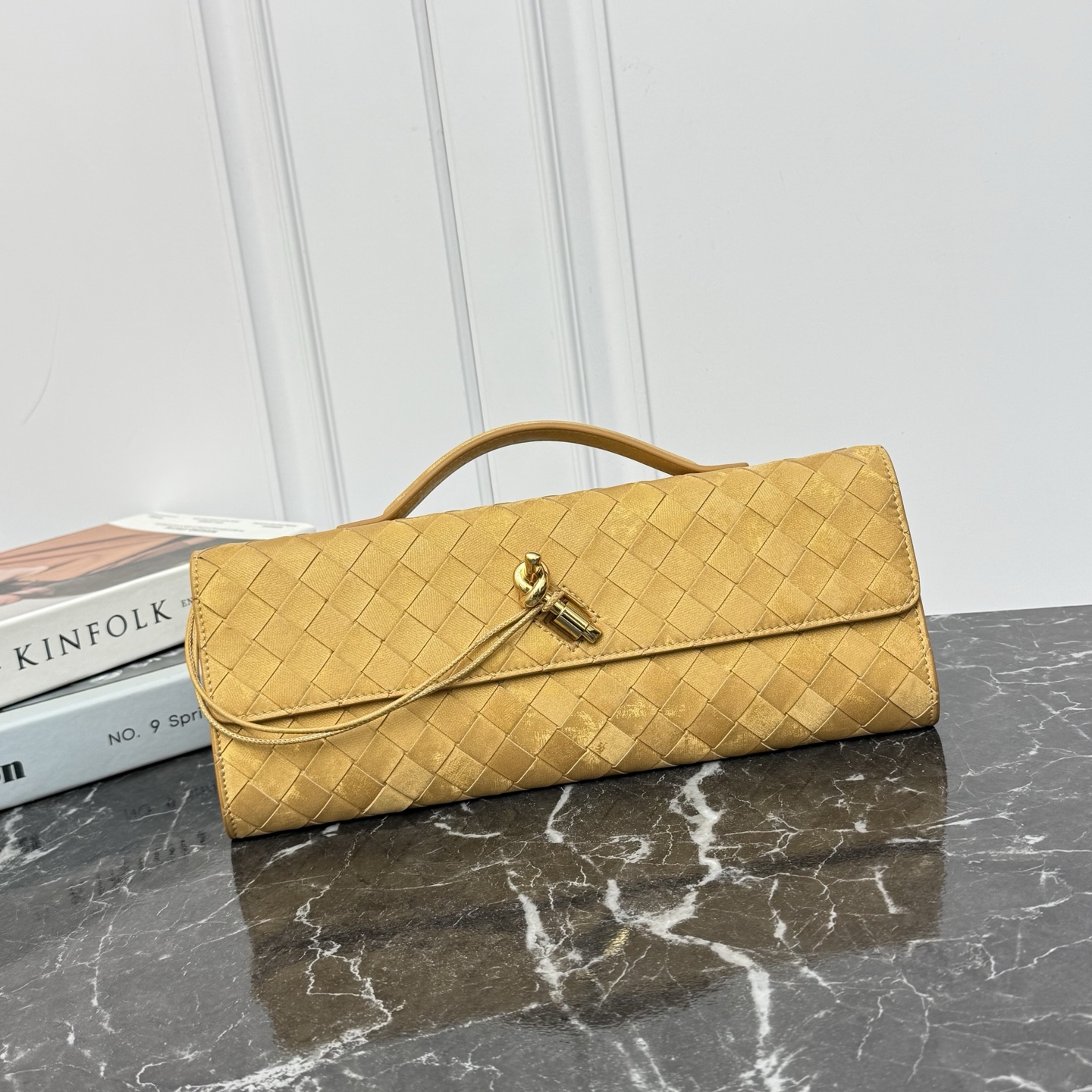 Bottega Veneta плетёная вечерняя сумка-клатч из нубука Nappa и овечьей кожи с металлической застёжкой-узлом