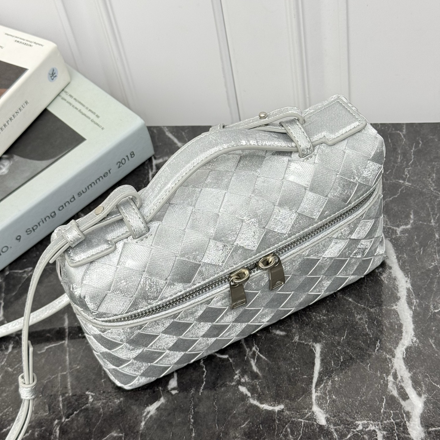 Bottega Veneta Style Crossbody Bag style reference detail image 5 from source 765995