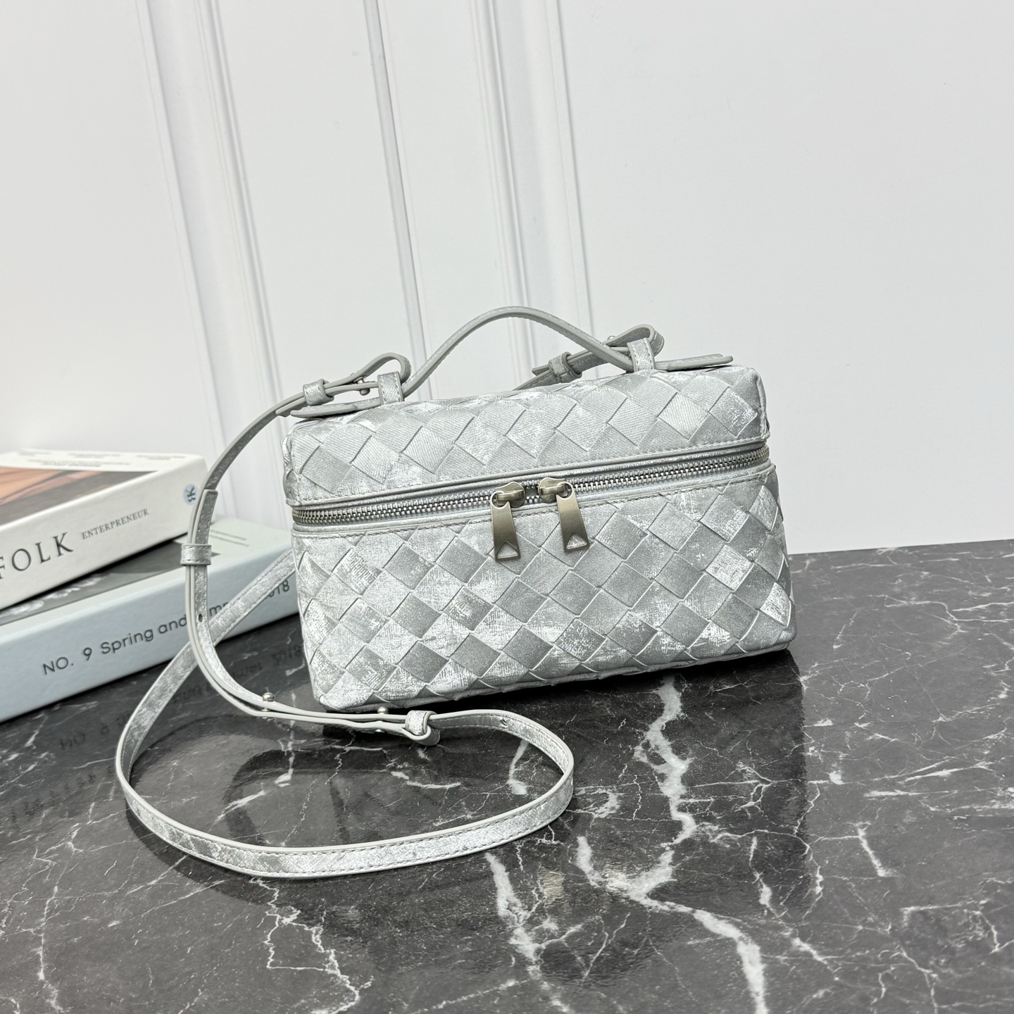 Bottega Veneta Style Crossbody Bag style reference detail image 1 from source 765995