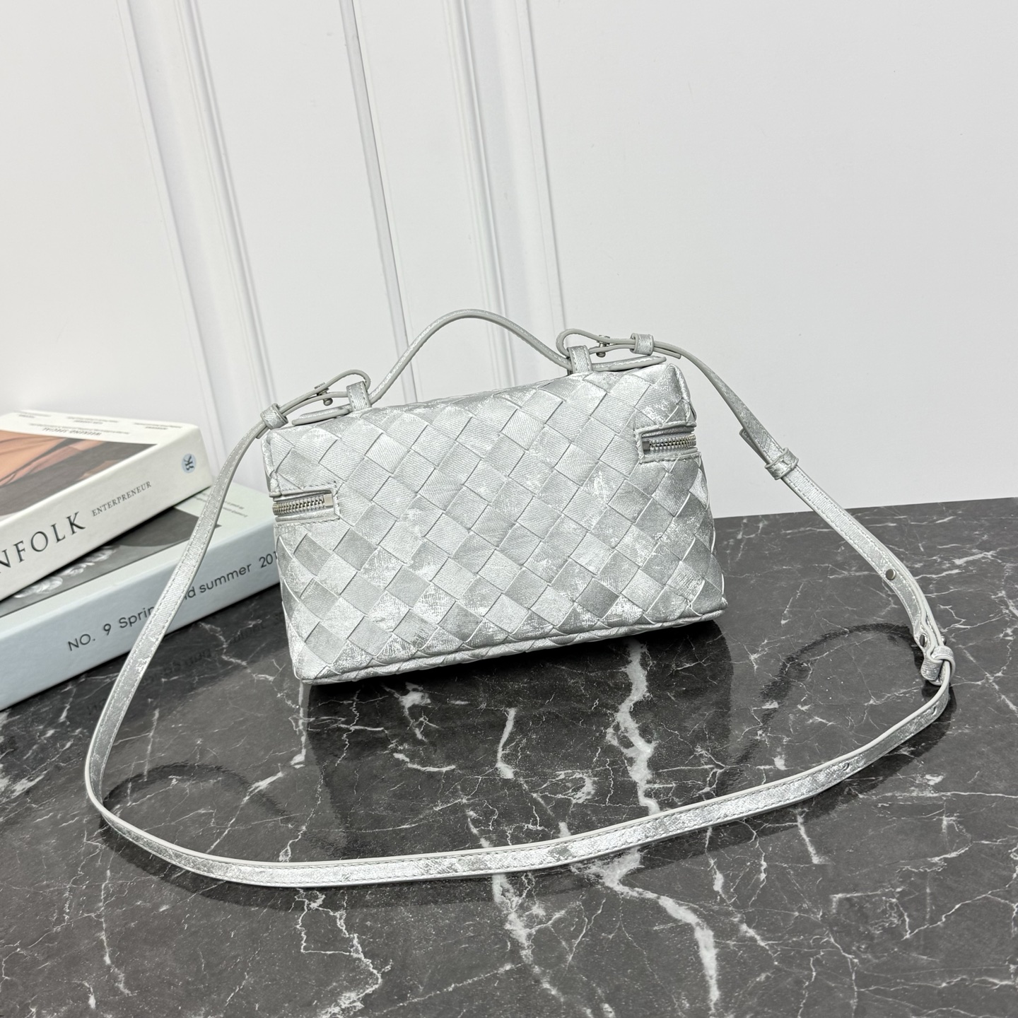 Bottega Veneta Style Crossbody Bag style reference detail image 2 from source 765995