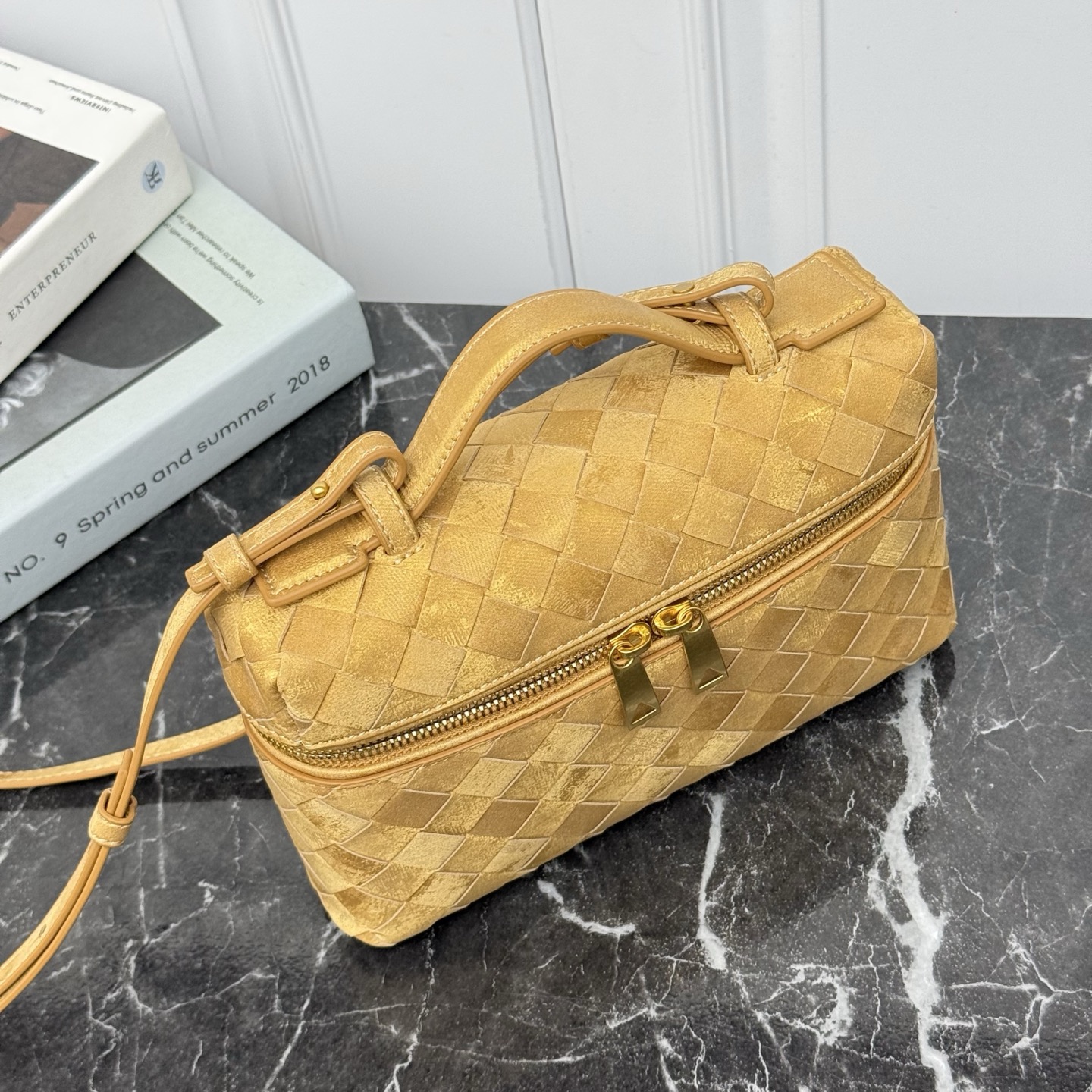 Bottega Veneta Style Crossbody Bag style reference detail image 5 from source 765996