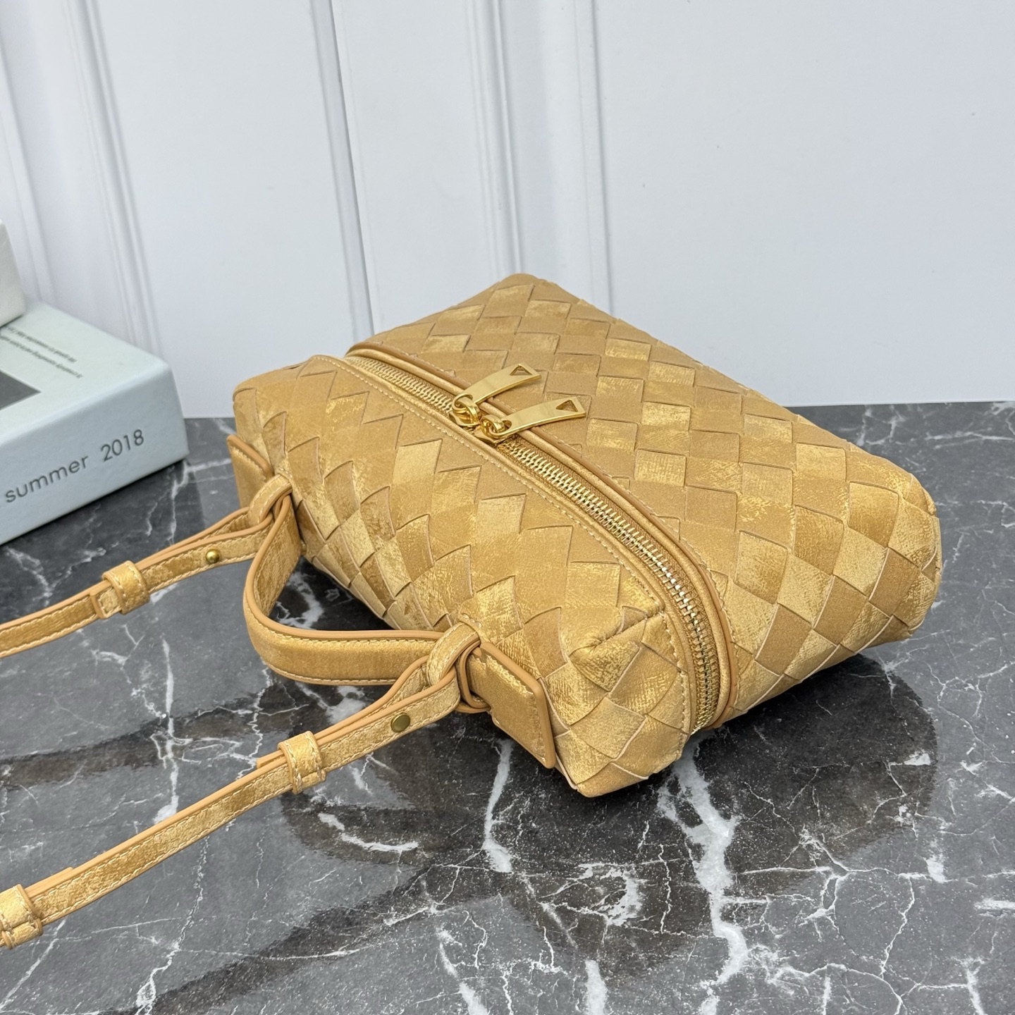 Bottega Veneta Style Crossbody Bag style reference detail image 3 from source 765996
