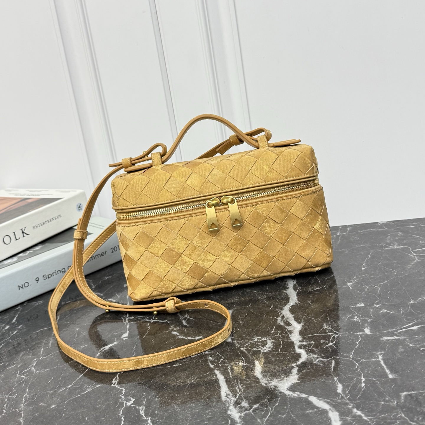 Bottega Veneta Style Crossbody Bag style reference detail image 1 from source 765996