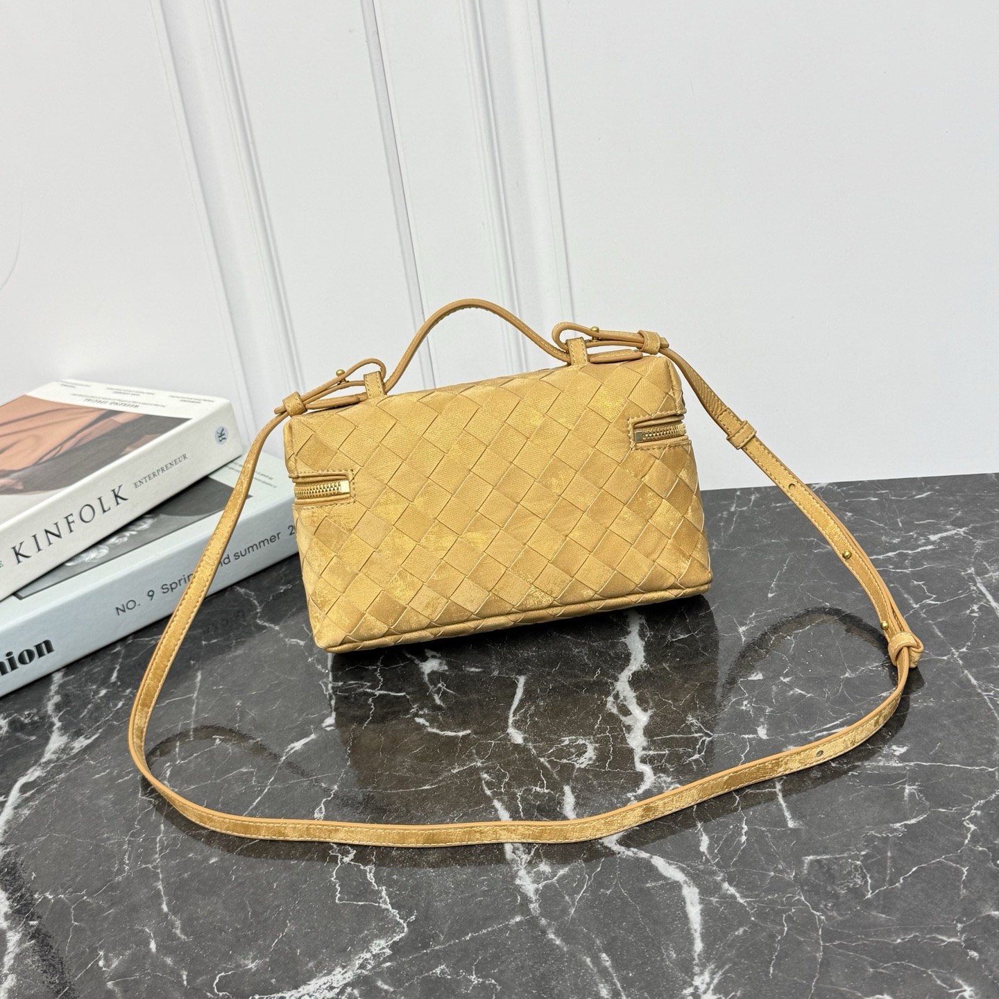 Bottega Veneta Style Crossbody Bag style reference detail image 2 from source 765996