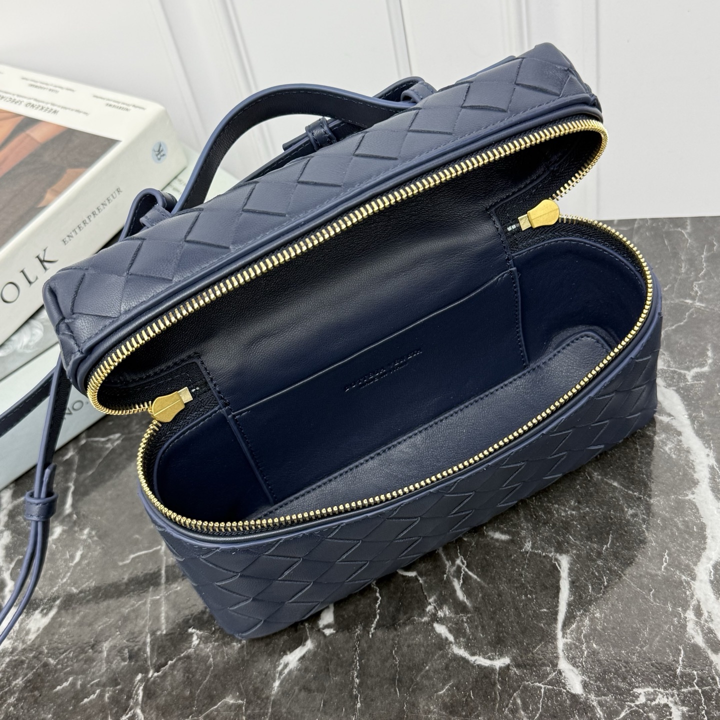 Bottega Veneta Style Blue Crossbody Bag style reference detail image 6 from source 765997
