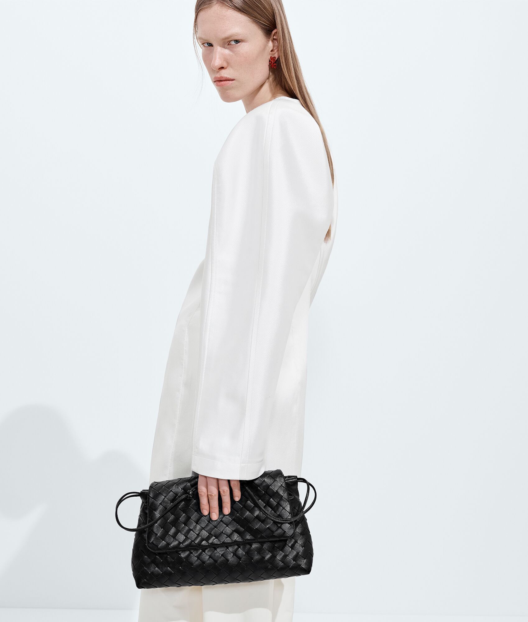Bottega Veneta Style Black Crossbody Bag style reference detail image 8 from source 771822