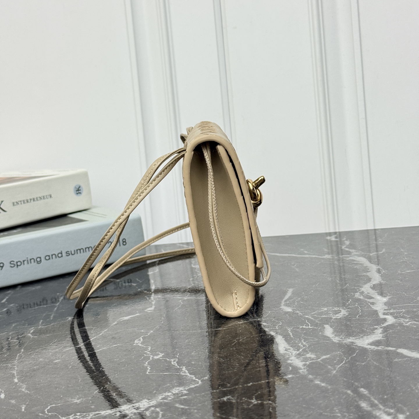 Bottega Veneta Style Crossbody Bag style reference detail image 4 from source 771820