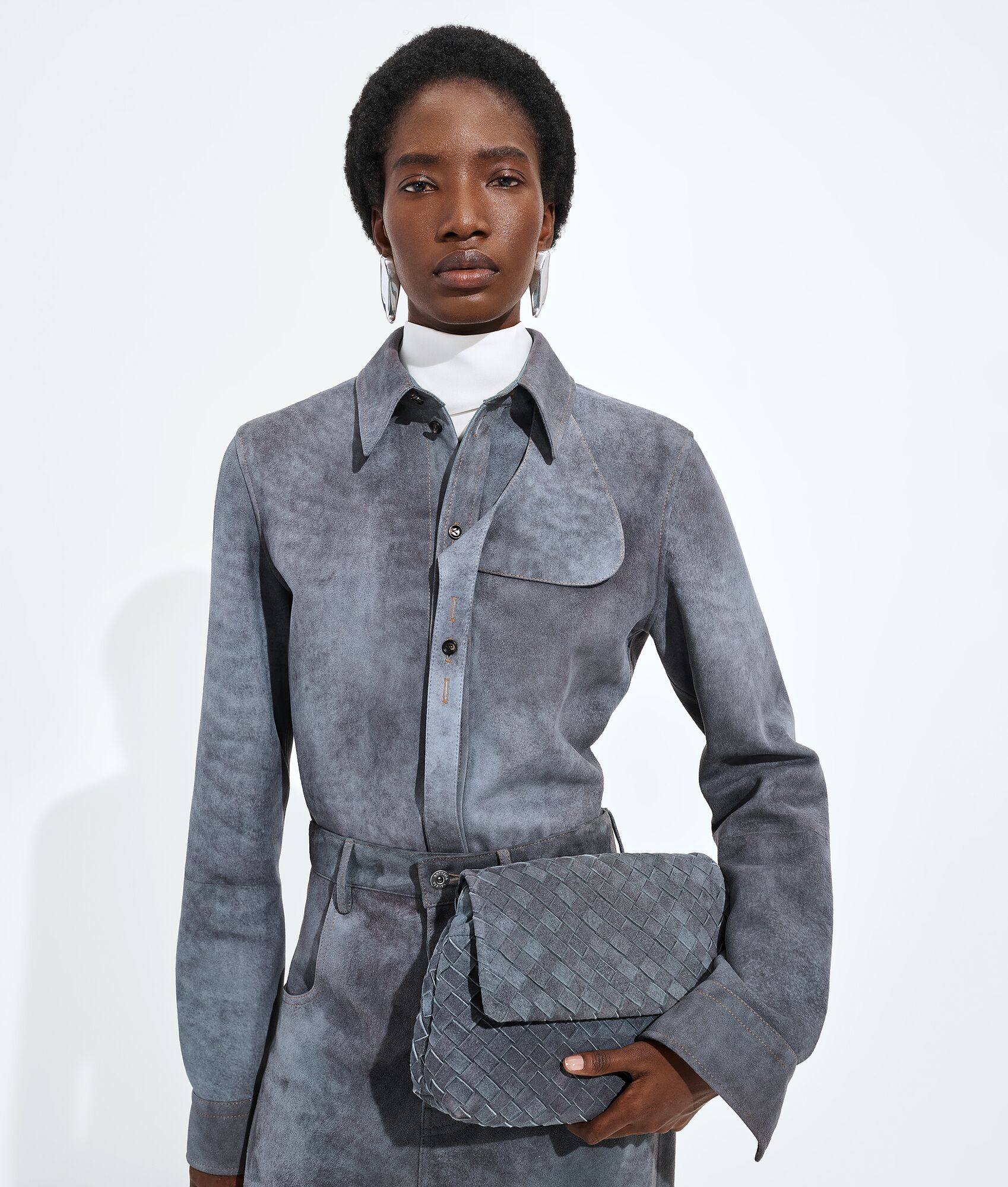 Bottega Veneta Style Grey Crossbody Bag style reference detail image 8 from source 771825