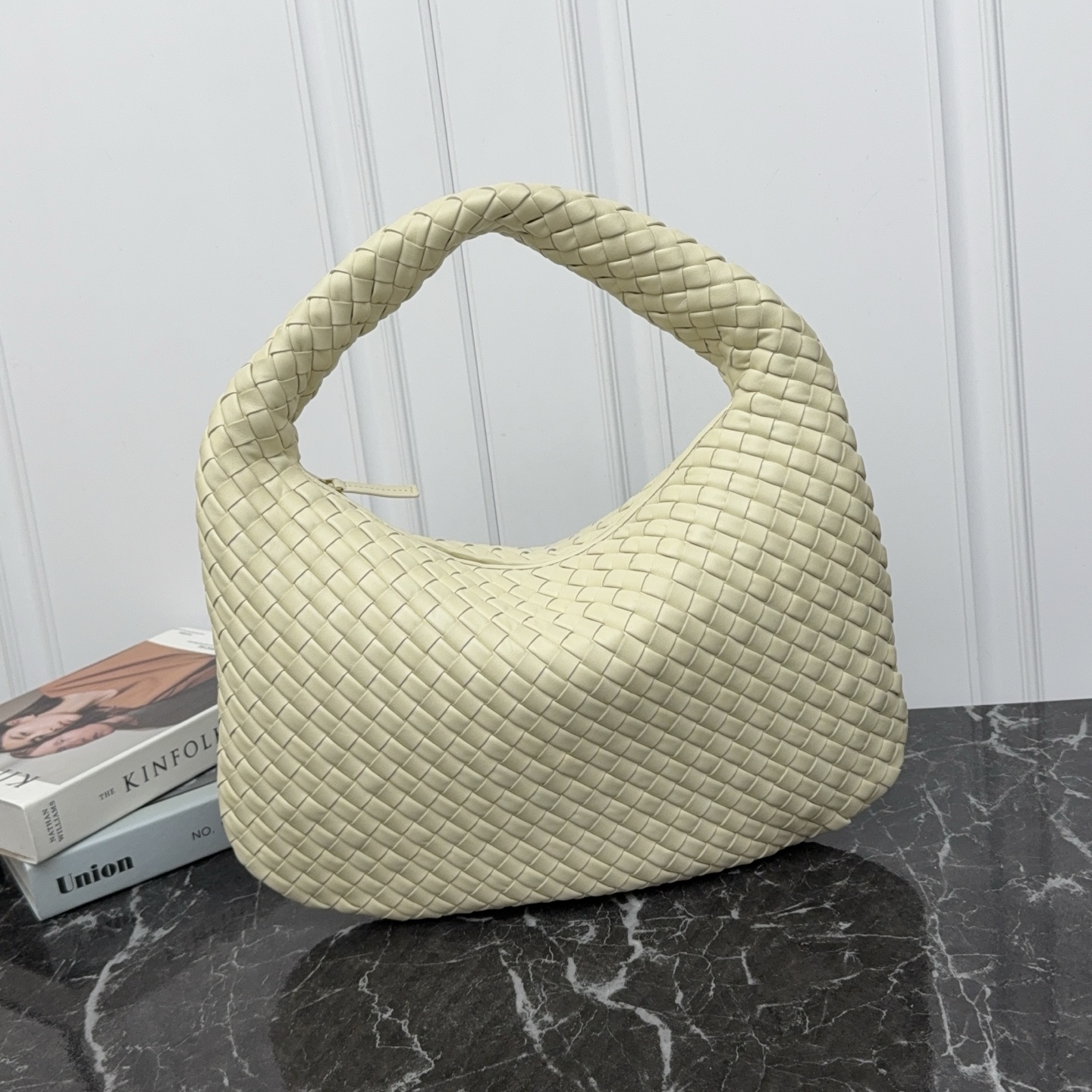 Bottega Veneta Medium Handbag Nappa Lambskin Woven Zip