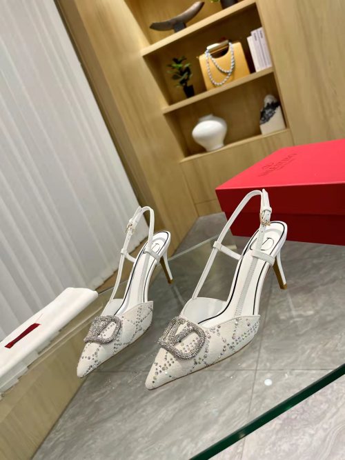 Valentino Garavani V-Logo Slingback Pumps - Elegant and Comfortable 1 Valentino Garavani V-Logo Slingback Pumps - Elegant and Comfortable