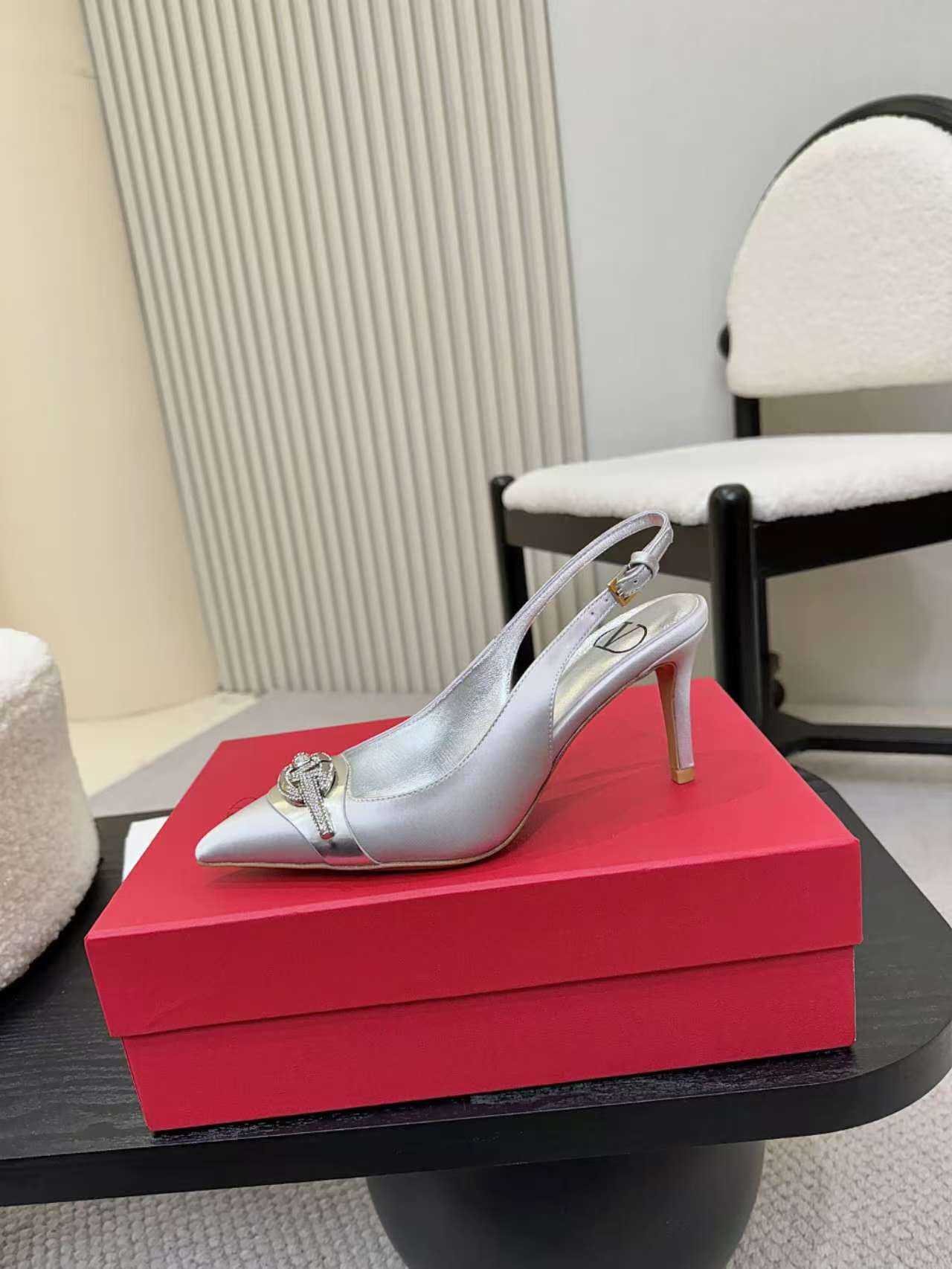 Valentino Garavani Slingback Pumps - Elegant Pointed Toe Heels for Women 4 a1742781933561 2571