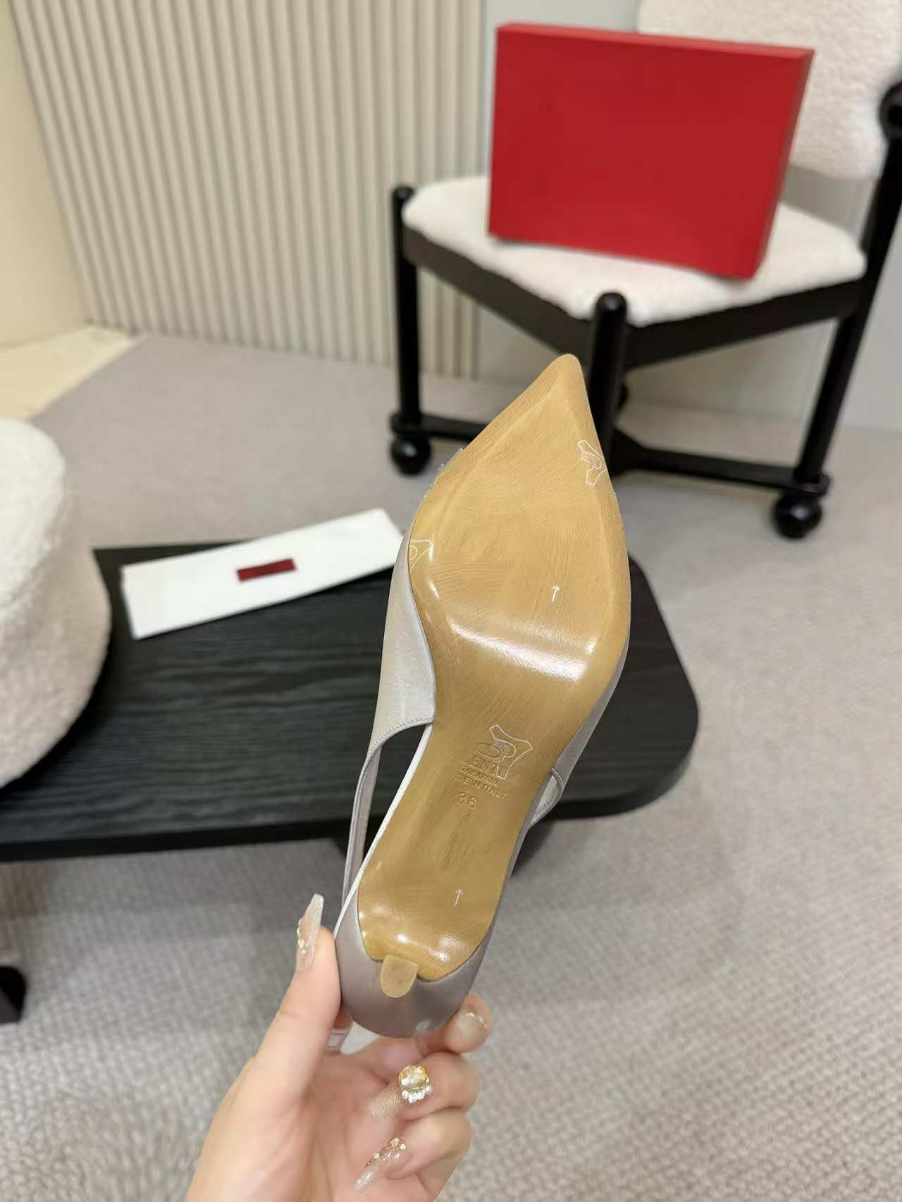 Valentino Garavani Slingback Pumps - Elegant Pointed Toe Heels for Women 8 a1742781934496 1885