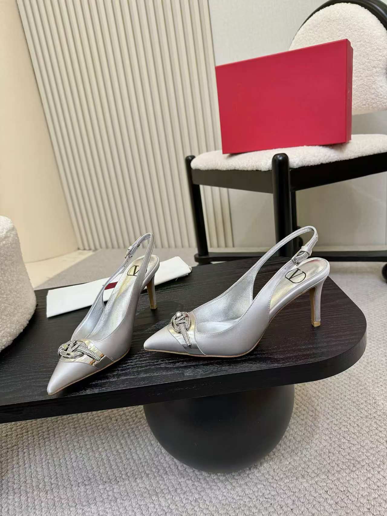 Valentino Garavani Slingback Pumps - Elegant Pointed Toe Heels for Women 3 a1742781934498 1448
