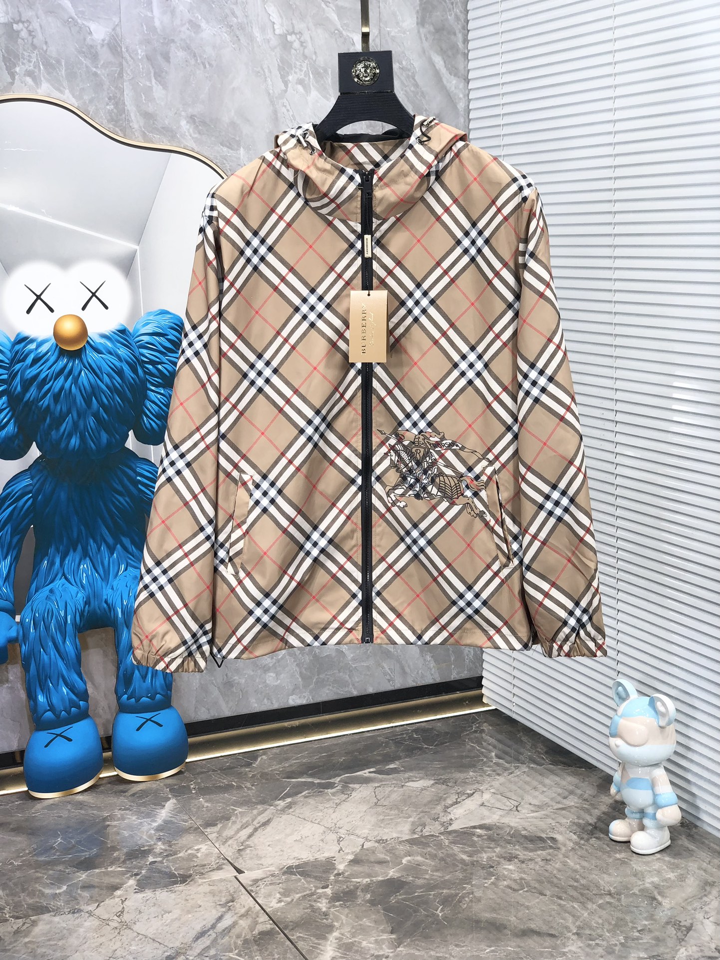 High-quality BURBERRY Hatjacket 2025 Collection in Dark-Simple Style - 图片 1