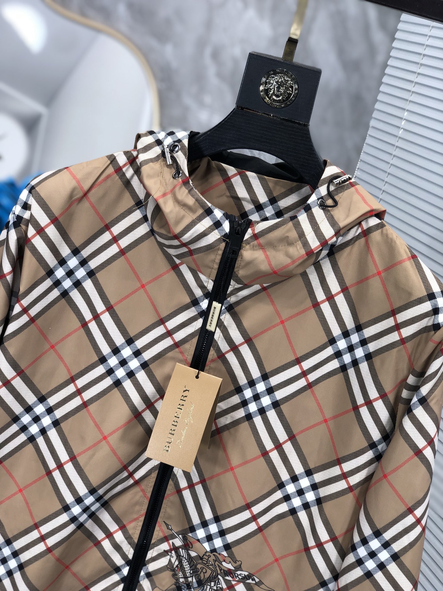 High-quality BURBERRY Hatjacket 2025 Collection in Dark-Simple Style - 图片 2