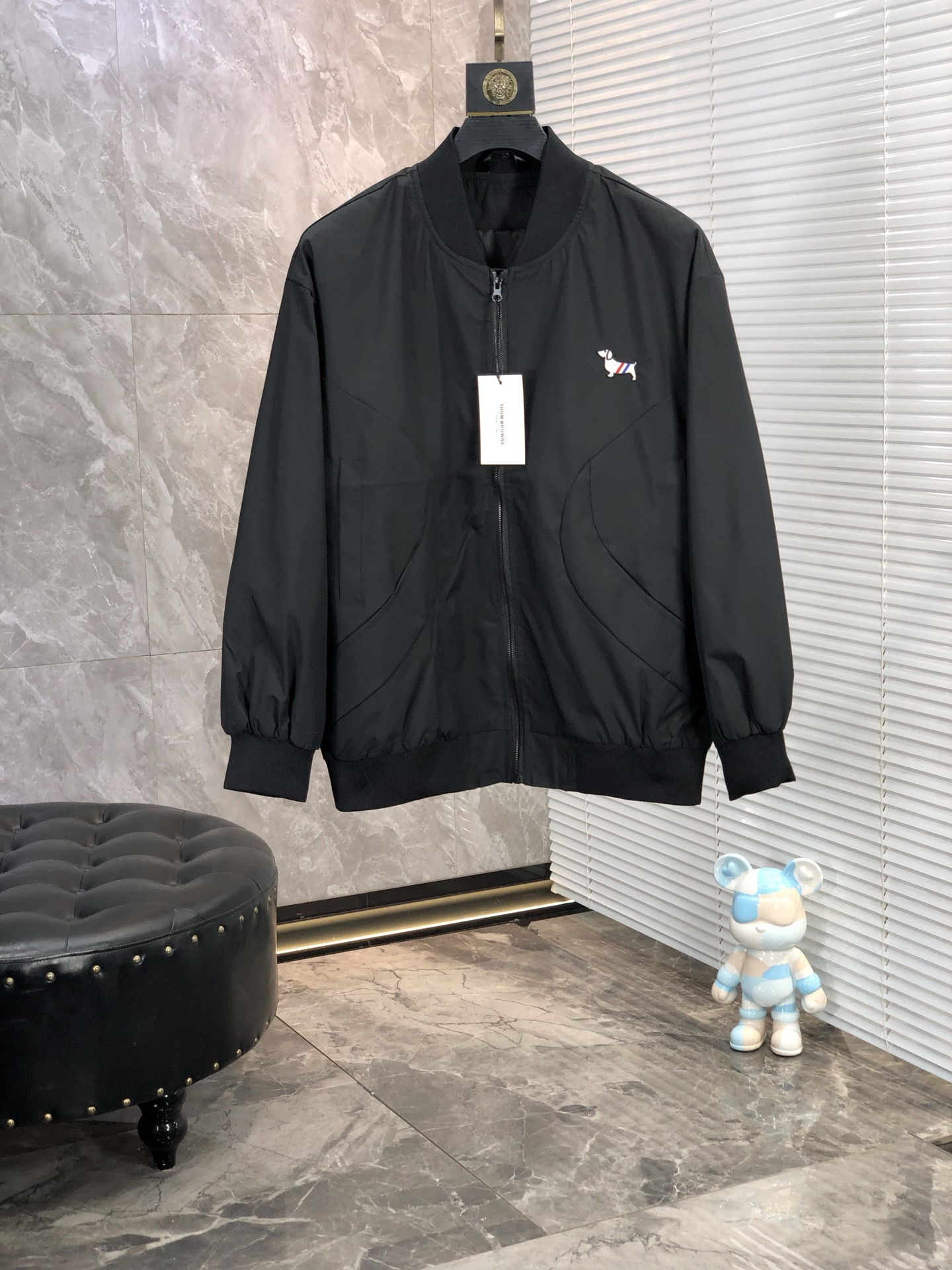 NO:141187,.TB.25 early spring new product is available for sale, casual and daily wear!  The upper body modifies the body, perfectly combines fashion aesthetics with the concept of new urban business and leisure, and the Italian minimalist, capable and outdoor functional styles are the ultimate interpretation, both solemn and harmonious, creating a unique styling item. The overall outline tends to be simple, and the 88 is quite individual and elegant in detail, enriching the overall vision. The wardrobe business and leisure is excellent and has a high attendance rate!  It is hard to find!  Count s-3XL m wear 175/130,,jackets & coats,jackets & coats,alexander wang19860909.TB.25早春新品发售夹克外套,休闲日常穿搭！上身修饰身形、将时装美学和新都市商务休闲概念完美融合,通体将意式的极简、干练和户外功能性风格极致诠释,亦庄亦谐,塑造出别具一格的造型单品,整体轮廓趋于简约风格,88颇为个性且雅痞的细节处理,丰富了整体视觉.衣橱商务休闲绝佳的高出勤率！可遇而不可求！码数s-3XL m穿175/130,,jackets & coats,jackets & coats,alexander wang,Men's clothing