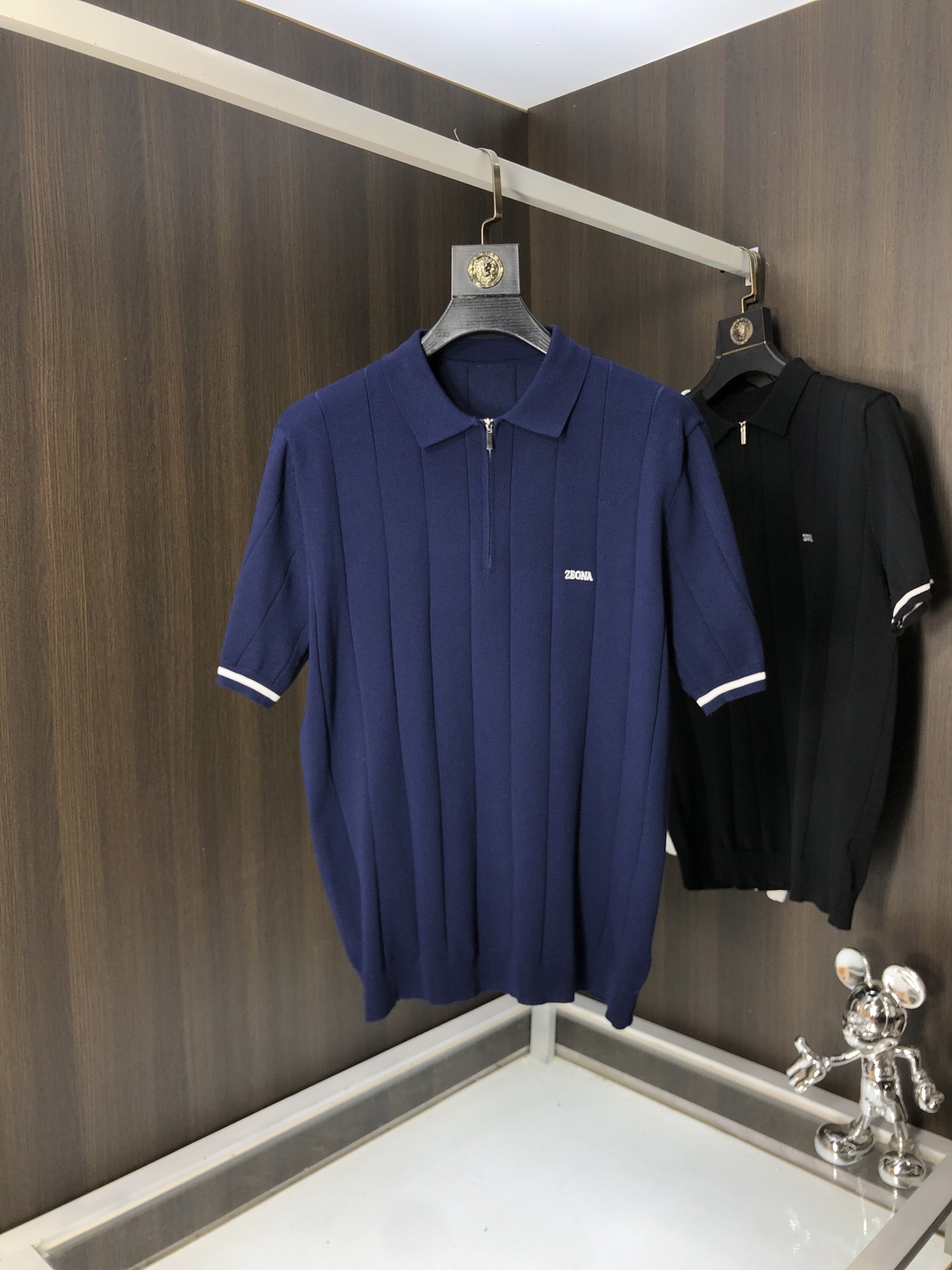 NO:131190,.Jenia. 25 spring and summer knitted short-sleeved T-shirt, cotton-blend wool jersey fabric, original development.D classic obliaue flowers, paired with s-patterned round neck and slab thread, unique, decorated with jacquard, ribbed round neck with V-shaped slab thread, customized accessories, the whole body is customized to develop according to the board... Three standards are complete, and can control various styling styles.m-3xL.m wear/125 jin, zegna, T-shirt,tees, t-shirt,alexander wang19860909.杰尼亚.25春夏针织短袖t恤,棉质混纺毛圈平纹针织面料,原版开发.D经典的 obliaue花,搭配s纹圆领和缉面线,别具一格,通体饰以 提花,罗纹圆领搭配v形缉面线,定制辅料,全衣身按板定制开发 …… 三标齐全,能驾驭各种造型风格.m-3xL.m穿/125斤,,zegna,T-shirt,tees，t-shirt,alexander wang,Men's clothing