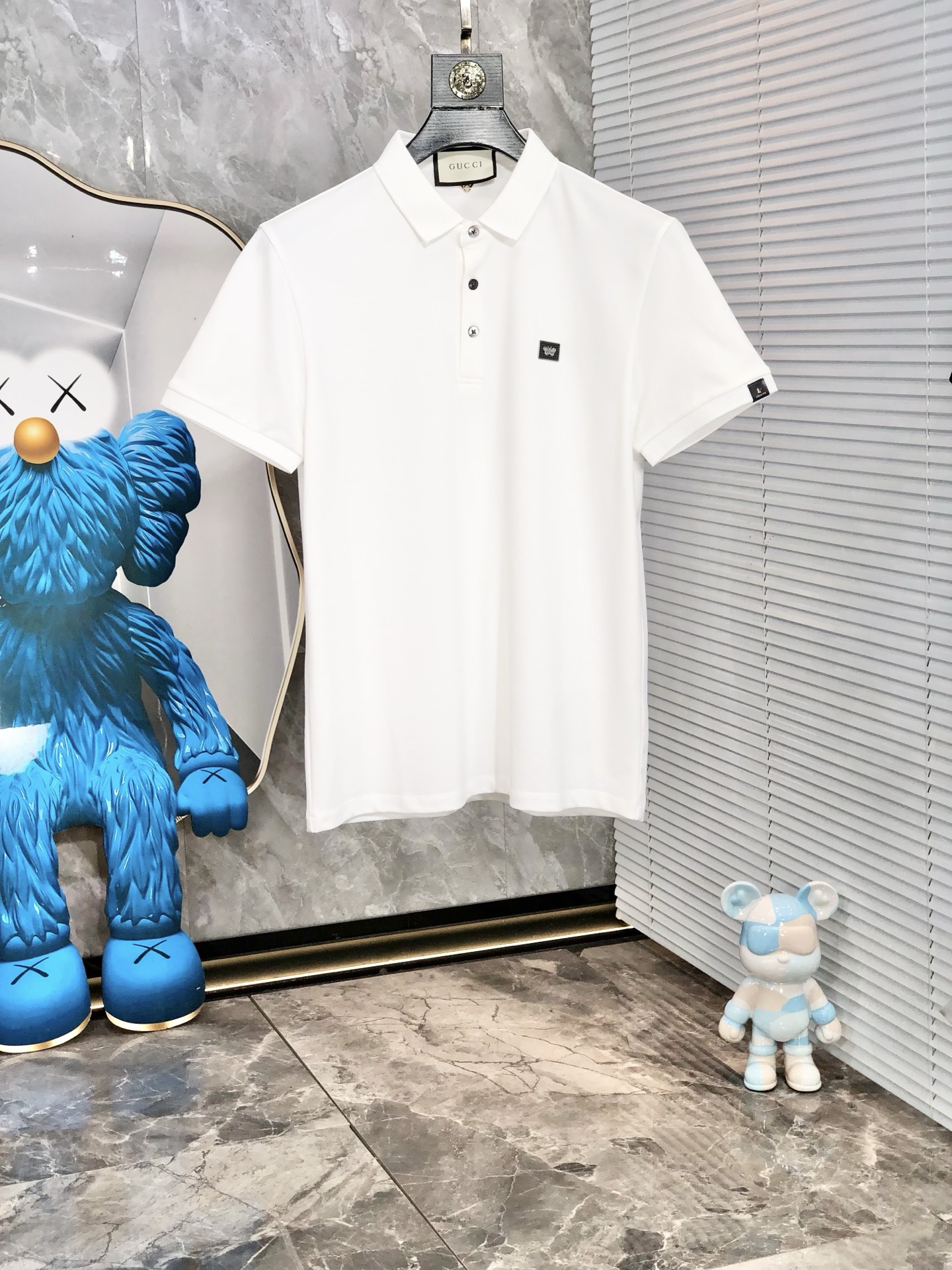 NO:433640,.gucci.2025 spring and summer new men's logo short-sleeved polo shirt, continuing the classic business casual lapel POLO shirt. This Polo shirt is made of mercerized double-sided cotton bead floor fabric, and the timeless design can transcend fashion trends. Classic style, 2-brand LOGO three-dimensional and unique, making the overall more detailed. The combination style, the fabric is made of cotton beaded material, comfortable, skin-friendly, breathable, and is a very practical wear for daily commuting and leisure. Highly recommended. Size M-3XL m wear 175/130,,gucci, T-shirt, alexander wang19860909.gucci.2025春夏新款男士标识短袖polo衫,延续经典商务休闲翻领POLO恤.该款Polo衫采用丝光双面棉质珠地面料制成,隽永设计可跨越时尚潮流.经典款型,2品牌LOGO立体别致,让整体更具细节感 合体的版型,面料采用全棉珠地料,舒适,亲肤,透气好,平时通勤休闲都很实穿的一款 强烈推荐.尺码M-3XL m穿175/130,,gucci,T-shirt,alexander wang,Men's clothing