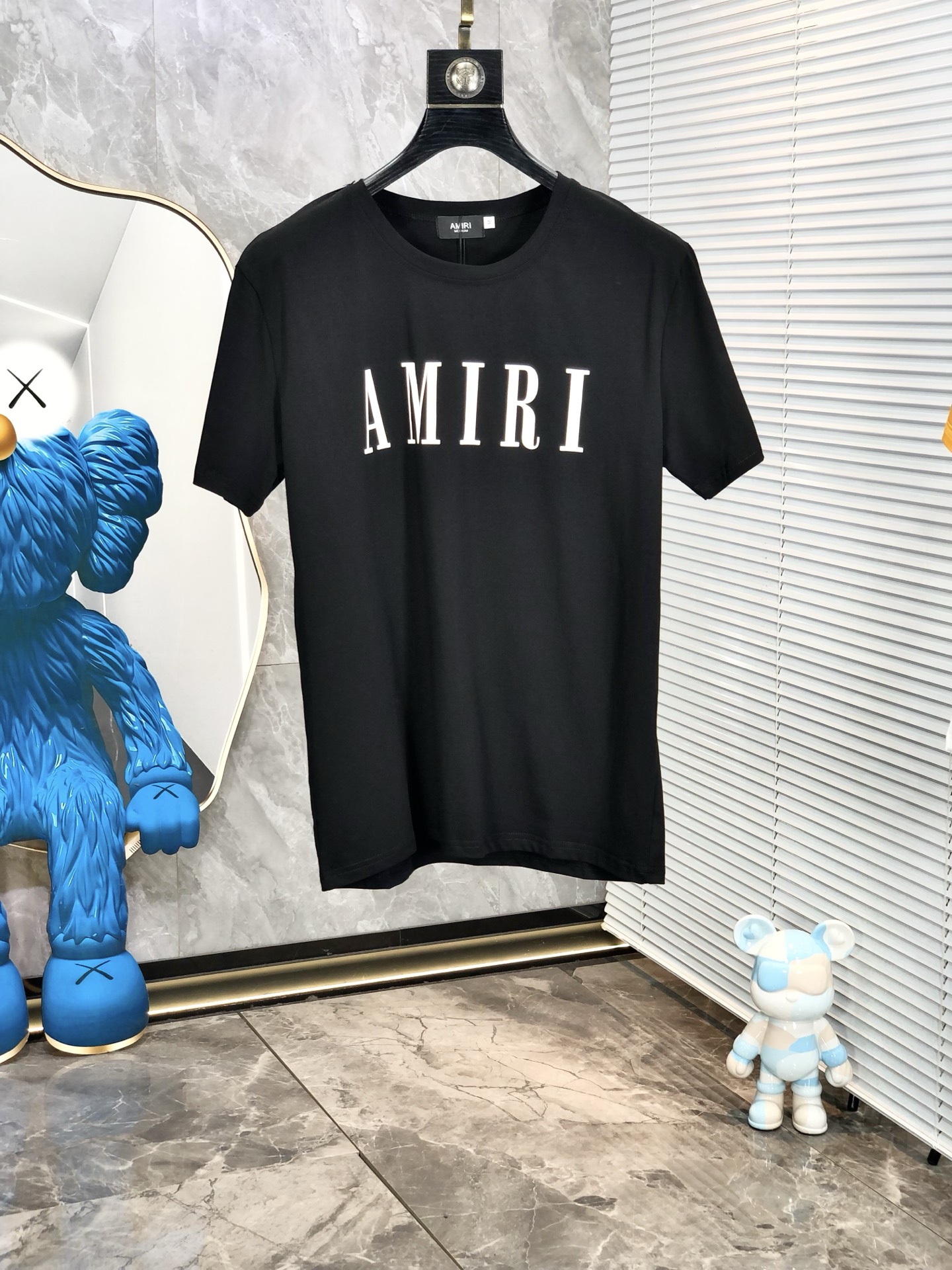 NO:159352,.Amani. 2025 spring and summer new product, fashionable round neck short sleeve high-end custom versatile style!  More practical, anyone can easily control it. It is made of mercerized fabric, luxurious and classic brand logo design, 1f is very high-end and those who understand goods must enter!  The style is a slim fit style. It is very exquisite, showing aura and highlighting the exquisiteness of business men. This is the unique feature. The right slim fit, and the upper body effect is very good. Size M-3XL m wears 175/120, Armani, T-shirt, alexander wang19860909.阿玛尼.2025春夏新品时尚圆领短袖高级定制百搭款式！更有实用感 任何人都可以轻松驾驭 采用丝光面料制作,奢华经典品牌logo设计,1f非常显档次懂货的必须入！版型剪裁属于修身款 非常精致,显气场,又会凸显商务男士的精致,这就是独到之处,恰到好处的修身,上身效果非常赞.尺码M-3XL m穿175/120,,armani,T-shirt,alexander wang,Men's clothing