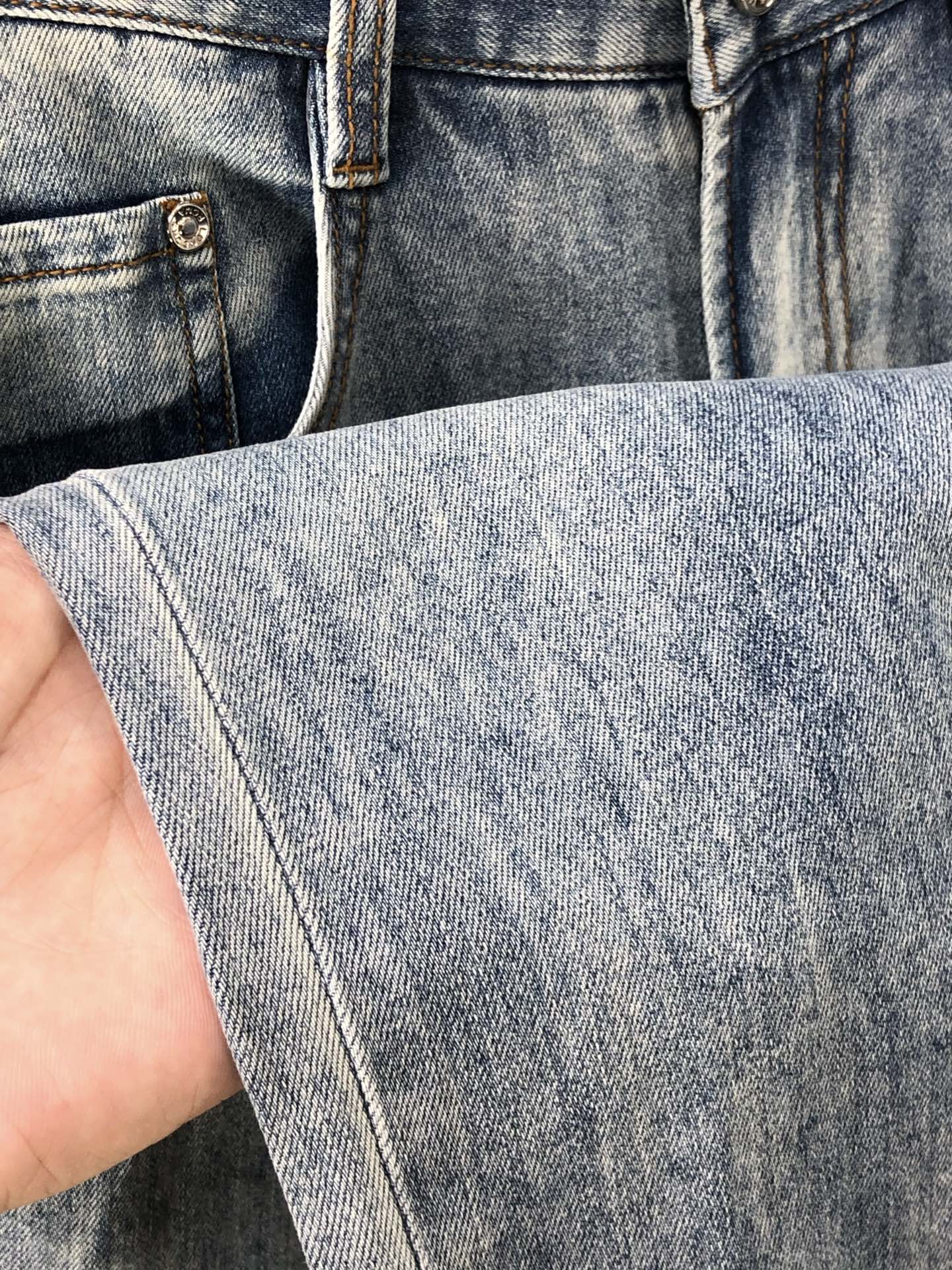Gucci Men's Light Blue Wash Denim Jeans - Soft, Comfortable & Stylish 8 i1746379398026 9328 0 4