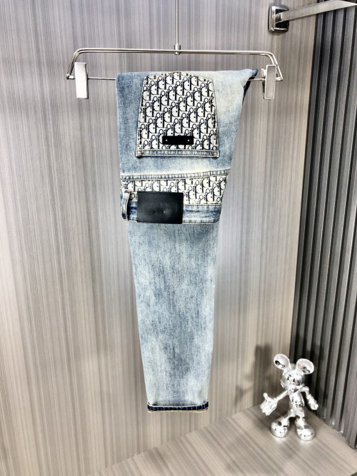Dior 2025 Spring/Summer Men's Jeans - Washed Denim, Comfortable & Stylish 1 Dior 2025 Spring/Summer Men's Jeans - Washed Denim, Comfortable & Stylish