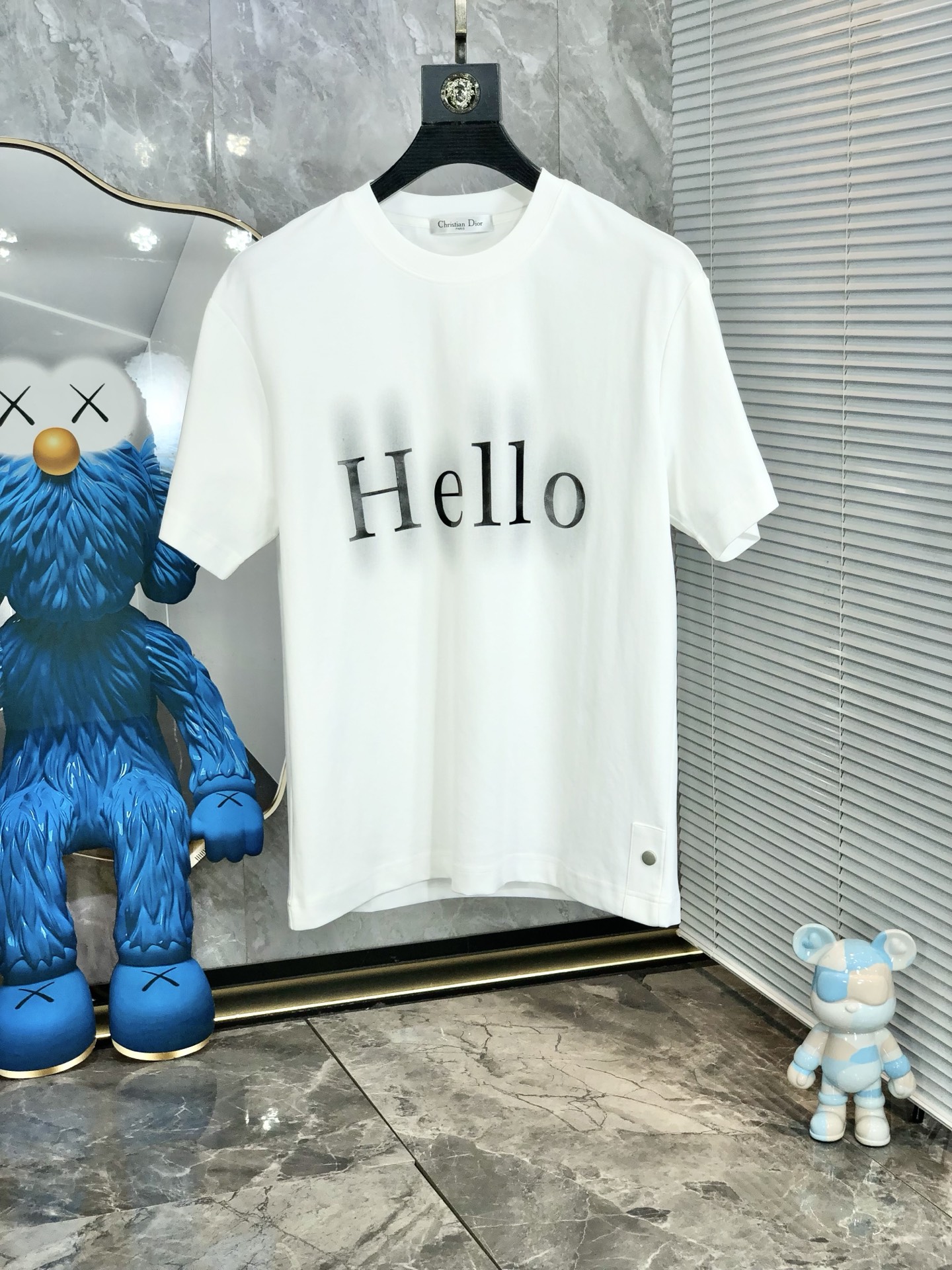 NO:159351,.Dior .2025 spring and summer new product fashionable round neck short sleeve high-end custom versatile style!  More practical, anyone can easily control it. It is made of modal spandex fabric, luxurious and classic brand logo design, h is very high-end and must-have if you understand the goods!  The style is a slim fit style, very exquisite, 6 shows aura, and highlights the exquisiteness of men. This is the unique feature, just right slim fit, and the upper body effect is very good. Size M-3xL wears 175/130,,dior,T-shirt,alexander wang19860909.Dior .2025春夏新品时尚圆领短袖高级定制百搭款式！更有实用感 任何人都可以轻松驾驭 采用莫代尔氨纶面料制作,奢华经典品牌logo设计,h非常显档次懂货的必须入！版型剪裁属于修身款 非常精致,6显气场,又会凸显男士的精致,这就是独到之处,恰到好处的修身,上身效果非常赞.尺码M-3xL 穿175/130,,dior,T-shirt,alexander wang,Men's clothing