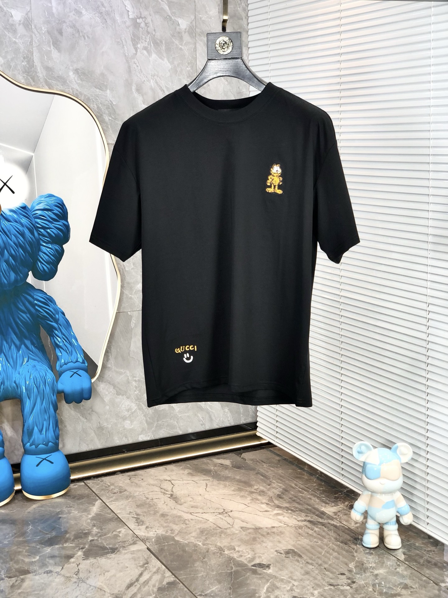 NO:159368,.Gucci.2025 spring and summer new product fashionable round neck short sleeve high-end custom versatile style!  More practical, anyone can easily control it. It is made of modal spandex fabric, luxurious and classic brand logo design, h is very high-end and must-have if you understand the goods!  The style is a slim fit style, very exquisite, 6 shows aura, and highlights the exquisiteness of men. This is the unique feature, the right slim fit, and the upper body effect is very good. Size L-4xL. Wear 175/125, gucci, T-shirt, alexander wang19860909.Gucci.2025春夏新品时尚圆领短袖高级定制百搭款式！更有实用感 任何人都可以轻松驾驭 采用莫代尔氨纶面料制作,奢华经典品牌logo设计,h非常显档次懂货的必须入！版型剪裁属于修身款 非常精致,6显气场,又会凸显男士的精致,这就是独到之处,恰到好处的修身,上身效果非常赞.尺码L-4xL.穿175/125,,gucci,T-shirt,alexander wang,Men's clothing