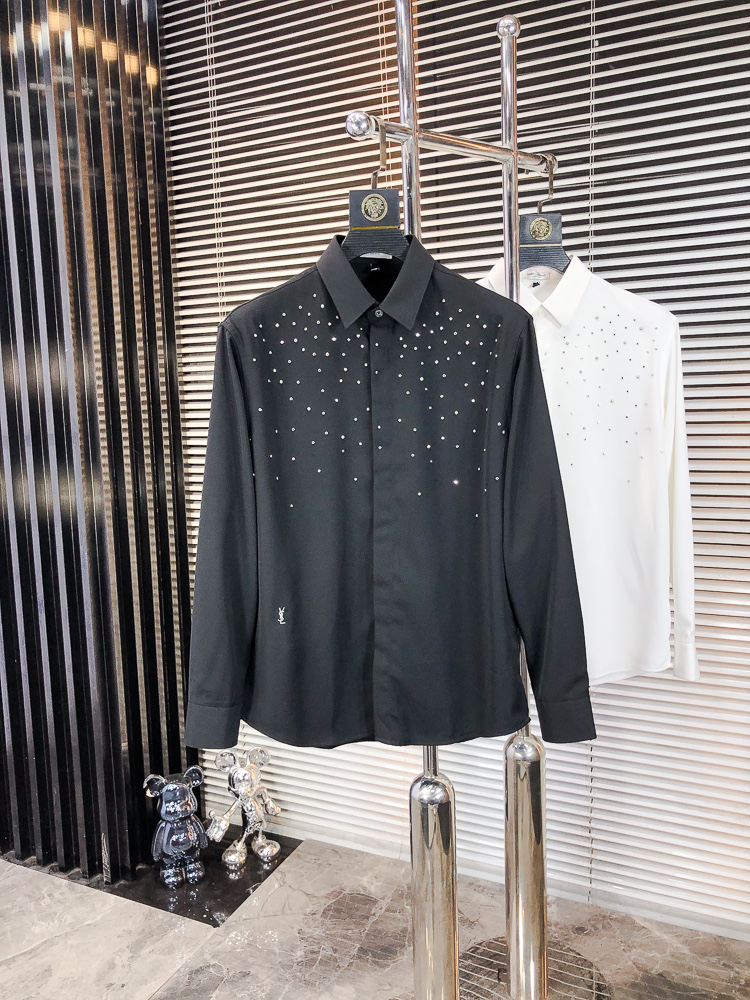 NO:681482,. Saint Laurent's new fashionable men's long-sleeved shirt for all seasons. It uses high-end top-grade fabrics. It will never pill. It is comfortable and refined, and has excellent upper body effect. The original LOGO of the luxury brand fully reflects the temperament and taste of men. Fashionable and elegant. Noble heritage. L Simple and delicate design. Perfect tailoring. Meticulous materials. Soft and comfortable feel. Gorgeous colors, highlighting the atmosphere!  Counter size M-3XL.m wears 175/130 pounds, saint laurent,19860909.圣罗兰 四季款时尚新品男士长袖衬衣 同步采用高档顶级面料 绝不起球 舒适精致,上身效果极佳 奢华品牌原版LOGO搭配 充分体现男人的气质与品位 时尚优雅 贵族底蕴 L简洁细腻的设计 裁剪完美 用料一丝不苟 手感柔软舒适 华丽色彩 彰显大气！专柜尺码M-3XL.m穿175/130斤,,saint laurent,,Men's clothing