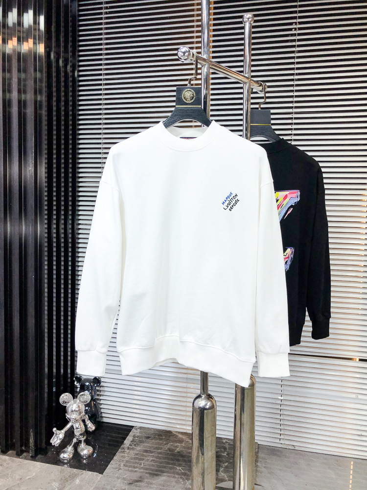 NO:681546,.Lv. Wear 200 pounds. 2025 autumn and winter new style!  New men's original casual pullover sweatshirt. Customized original fabric. D feels soft and delicate. It is skin-friendly, comfortable and breathable. The fabric texture and comfort are at its peak. Overweight classic logo pattern design. The factory makes fine and versatile casual clothes. The upper body is very good. Men's must-have item. Size M-3XL m wears 175/130, louis vuitton, hoodie, sweatshirts,19860909.Lv.穿200斤.2025秋冬新款！新款男士原单休闲套头卫衣 定制原版面料 D手感柔软细腻 穿着亲肤舒适透气 面料质感与舒适度达到登峰造极 超重经典logo图案设计 代工厂精细做百搭休闲 上身非常赞 男士必备单品 尺码M-3XL m穿175/130,,louis vuitton,hoodie,sweatshirts,,Men's clothing