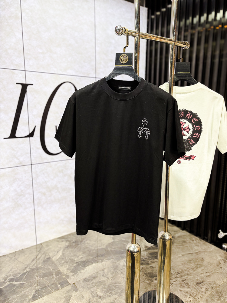 NO:743741,.Croxin. 2026 spring and summer new fashion round neck short-sleeved advanced customization versatile style!  It is more practical and can be easily controlled by anyone. It is made of pure cotton fabric and has a luxurious classic brand logo design. It is very classy and a must-buy for those who know the goods!  The tailoring is slim fit, very delicate, shows off aura, and highlights the sophistication of men. This is unique. It is just right for slim fit and the upper body effect is very good. Size m-3XL m wears 175/130, chrome hearts, T-shirt,19860909.克罗心.2026春夏新品时尚圆领短袖高级定制百搭款式！更有实用感 任何人都可以轻松驾驭 采用纯棉面料制作,奢华经典品牌logo设计,非常显档次懂货的必须入！版型剪裁属于修身款 非常精致,显气场,又会凸显男士的精致,这就是独到之处,恰到好处的修身,上身效果非常赞.尺码m-3XL m穿175/130,,chrome hearts,T-shirt,,Men's clothing