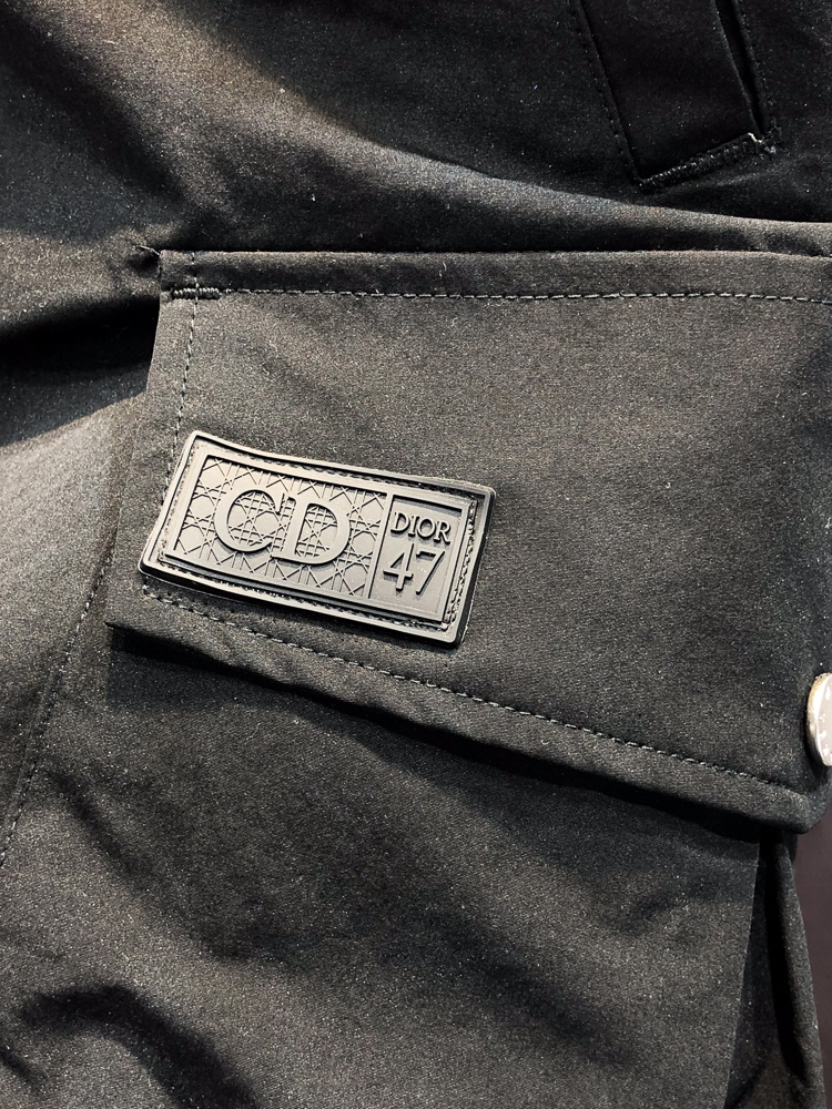 Dior。🉑️穿200斤。2026春夏新款休闲工装裤 时尚休闲 内胆采用网眼面料。休闲版型 微弹力面料 