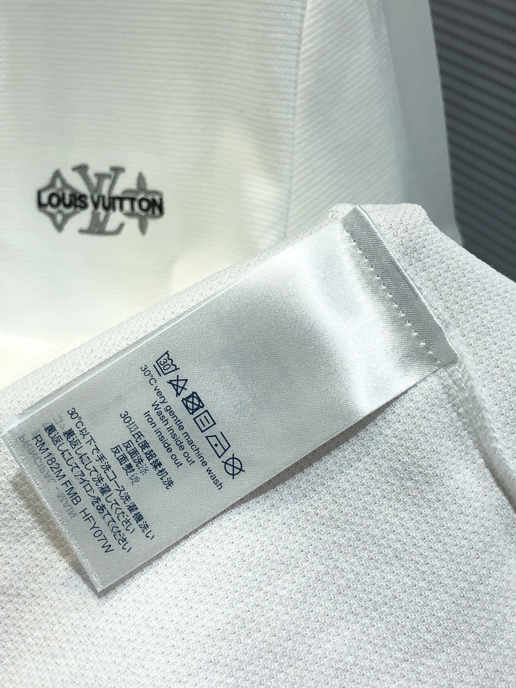 Lv。2026春夏新品时尚短袖。👍高级定制百搭款式！更有实用感 任何人都可以轻松驾驭 采用液氨面料制作，