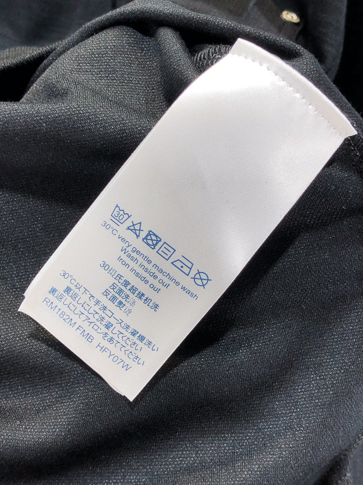 Lv。26春夏新款男士标识Polo衫，延续经典老钱枫休闲翻领POLO恤.该款Polo衫采用原版专柜面料制