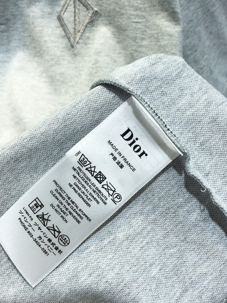 Dior 26春夏新款男士标识Polo衫，延续经典老钱枫休闲翻领POLO恤.该款Polo衫采用原版专柜面