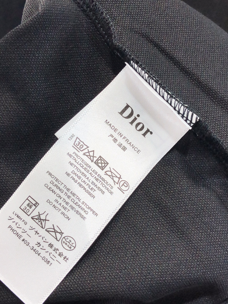 Dior。26春夏新款男士标识Polo衫，延续经典老钱枫休闲翻领POLO恤.该款Polo衫采用原版专柜面