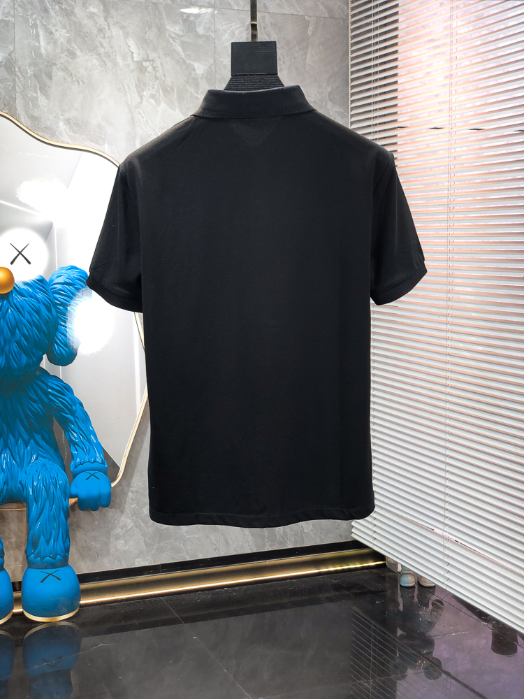 Dior。26春夏新款男士标识Polo衫，延续经典老钱枫休闲翻领POLO恤.该款Polo衫采用原版专柜面