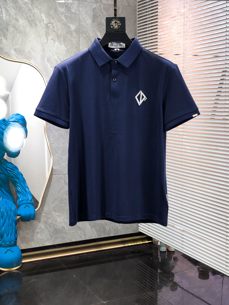 Dior。26春夏新款男士标识Polo衫，延续经典老钱枫休闲翻领POLO恤.该款Polo衫采用原版专柜面