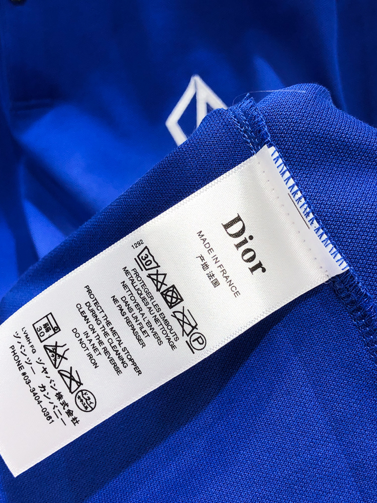 Dior。26春夏新款男士标识Polo衫，延续经典老钱枫休闲翻领POLO恤.该款Polo衫采用原版专柜面