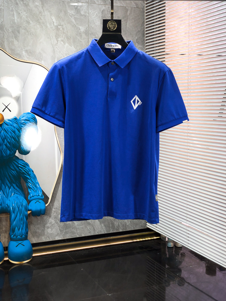 Dior。26春夏新款男士标识Polo衫，延续经典老钱枫休闲翻领POLO恤.该款Polo衫采用原版专柜面