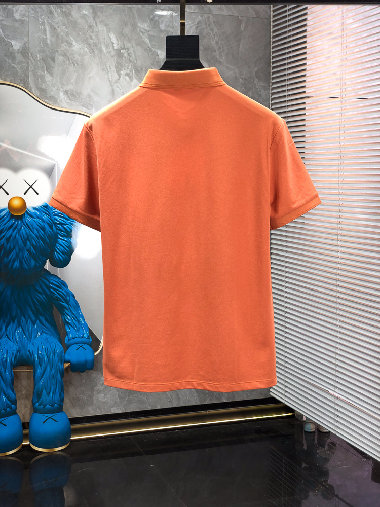 Dior。 26春夏新款男士标识Polo衫，延续经典老钱枫休闲翻领POLO恤.该款Polo衫采用原版专柜