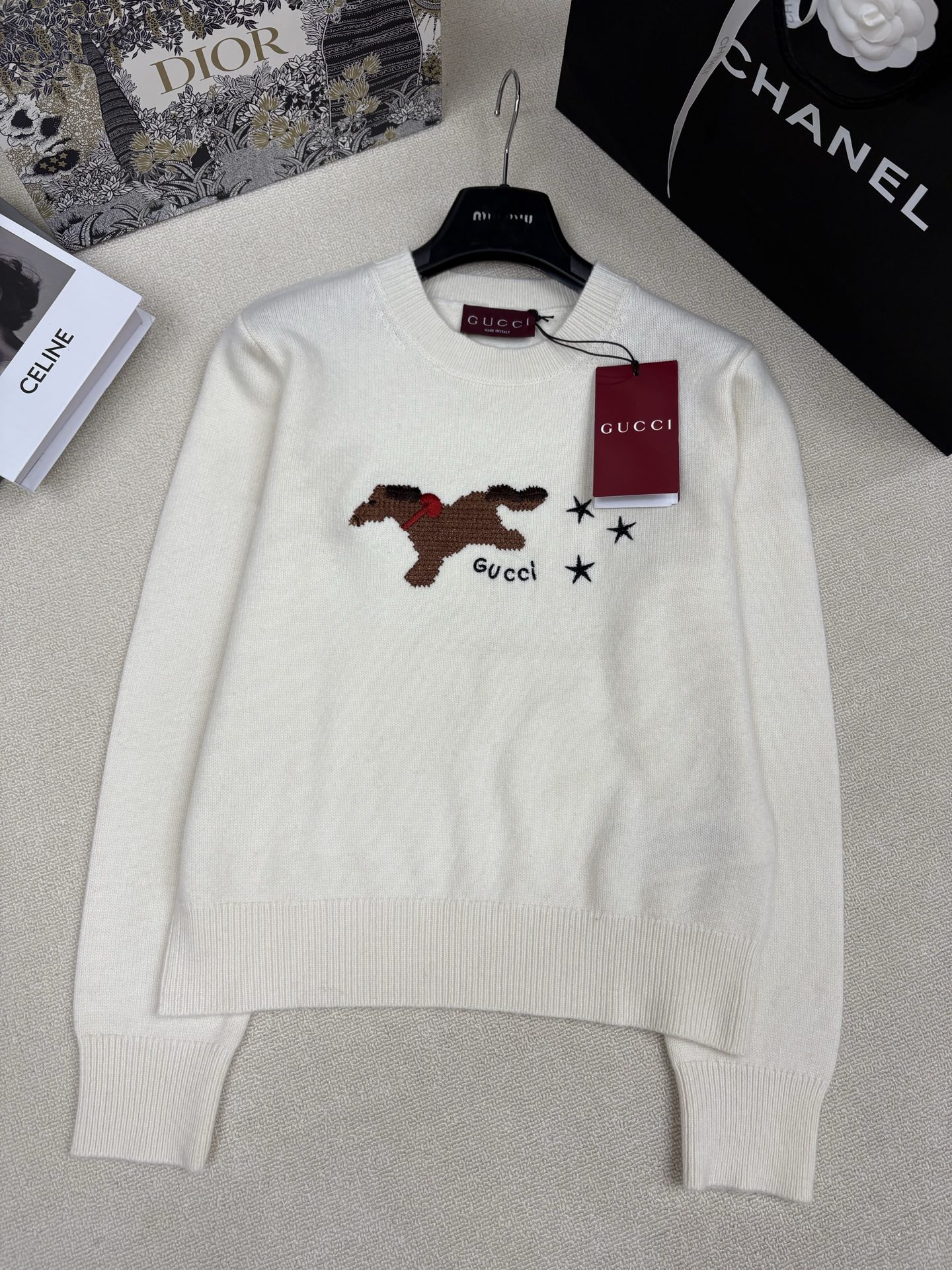 NO:686538,Gucci 25 new autumn and winter style knitted round neck pullover, brand letter logo star embroidery decoration, regular version, simple, fashionable and versatile, sizes sml,,gucci,19860909Gucci 25秋冬新款 针织圆领套头 品牌字母logo星星刺绣装饰 常规版型 简约时髦百搭 尺码sml,,gucci,,Women's clothing