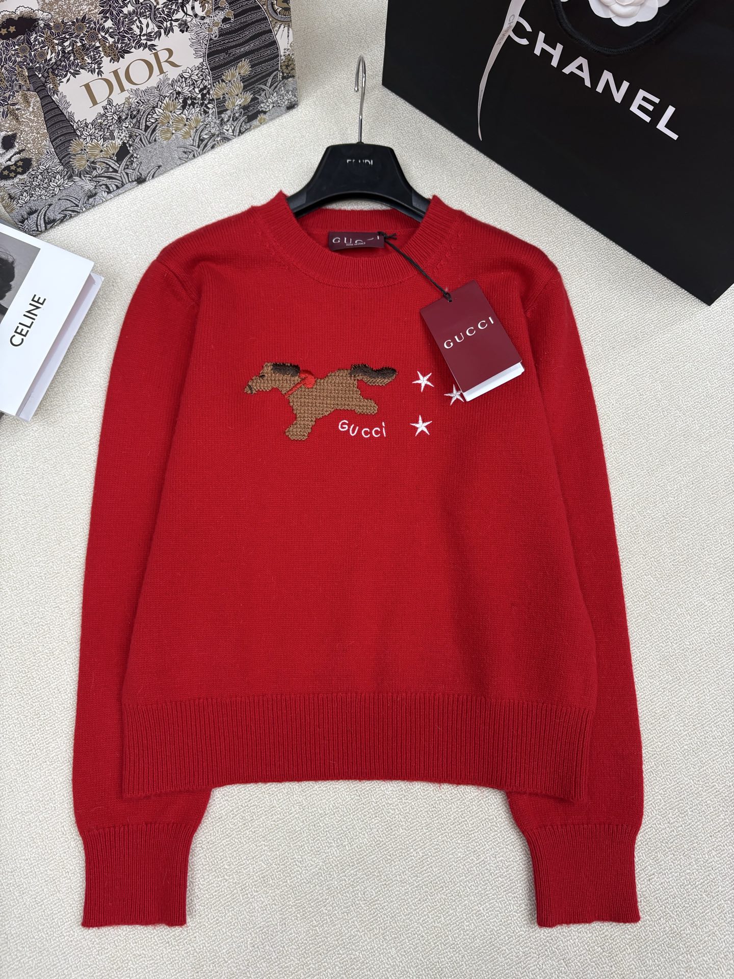 NO:686542,Gucci 25 new autumn and winter style knitted round neck pullover, brand letter logo star embroidery decoration, regular version, simple, fashionable and versatile, sizes sml,,gucci,19860909Gucci 25秋冬新款 针织圆领套头 品牌字母logo星星刺绣装饰 常规版型 简约时髦百搭 尺码sml,,gucci,,Women's clothing