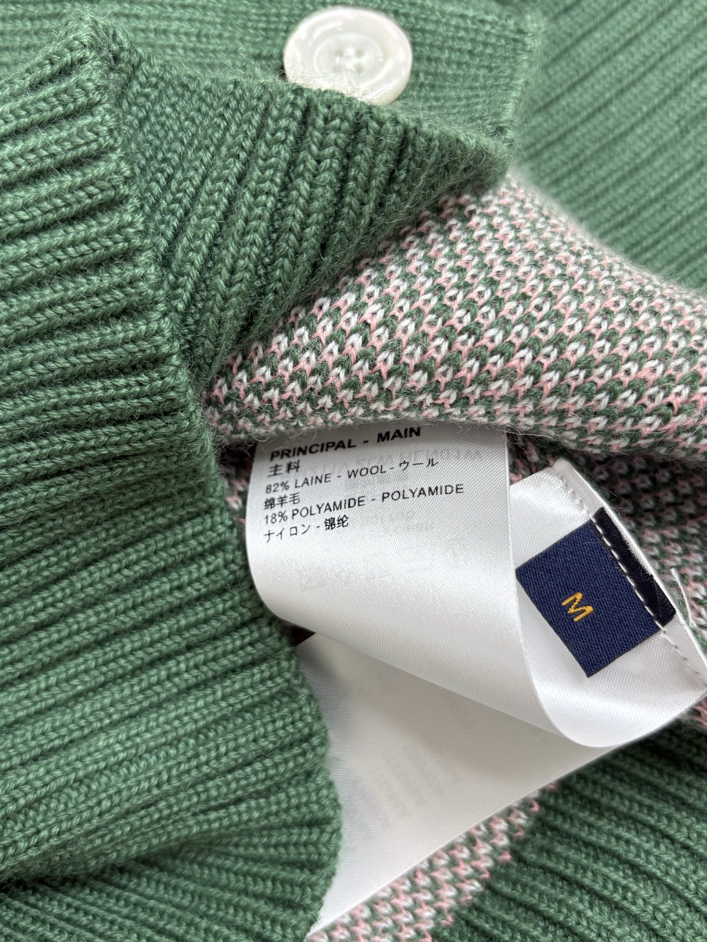 LV路易威*25秋冬新款针织V领开衫🆕 品牌字母logo图案撞色提花装饰 yb开模字母logo纽扣点缀 