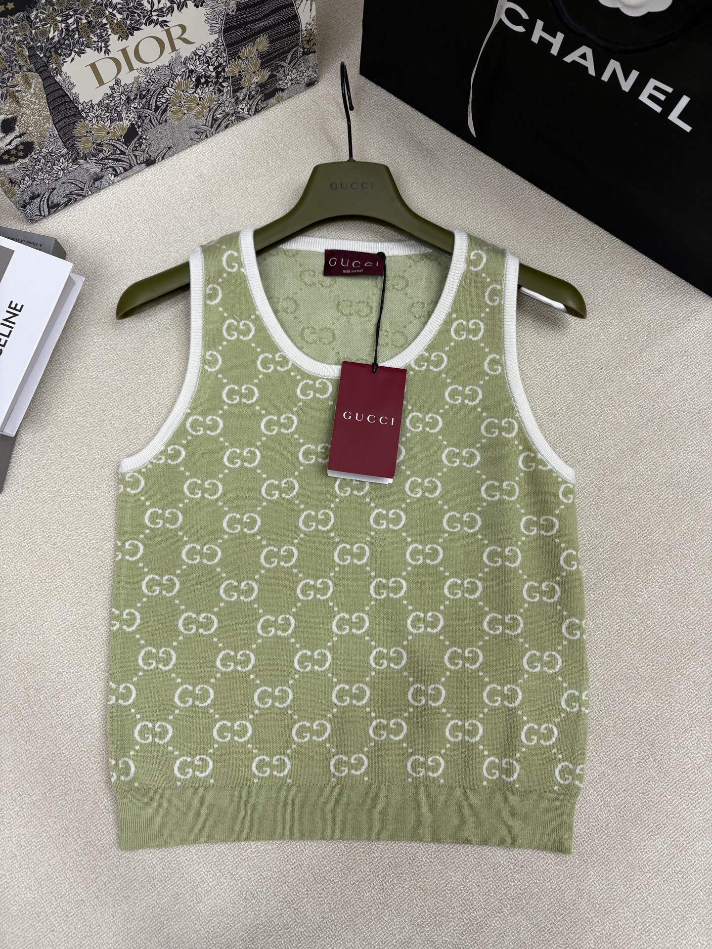 NO:796326,Gucc* 26 new spring and summer style knitted round neck vest. Brand double G letter logo contrasting color old flower jacquard decoration. Summer must-have item. Fashionable and exquisite. Sizes sml,,gucci,19860909Gucc* 26春夏新款 针织圆领背心 品牌双G字母logo撞色老花提花装饰 夏日必备单品 时髦精致 尺码sml,,gucci,,Women's clothing
