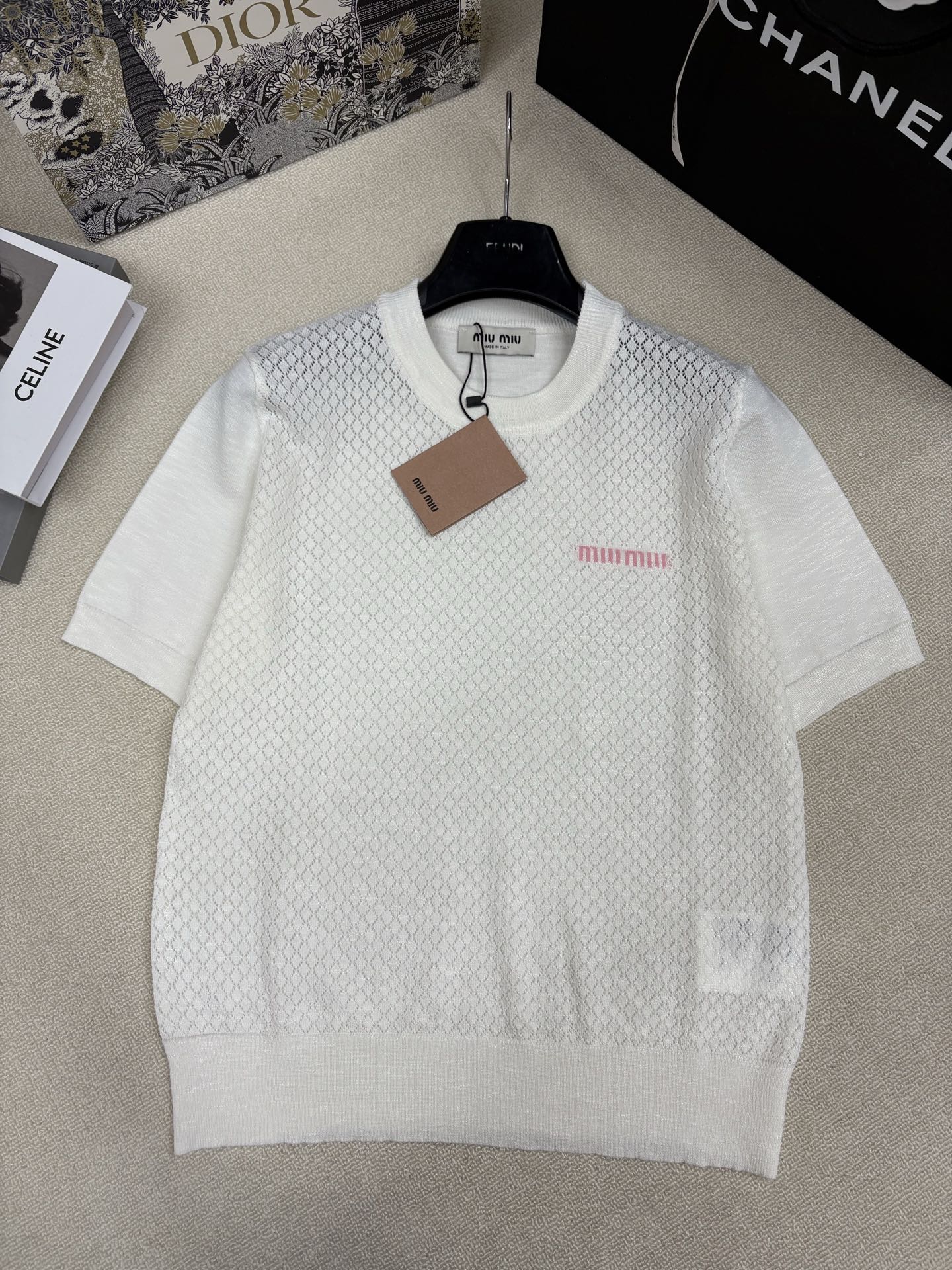 NO:796322,MIUMI* 26 spring and summer new style Knitted round neck short sleeves Brand letter logo contrasting jacquard embellishment Lightweight and comfortable summer essential Classic fashionable and versatile Sizes sml, miumiu, T-shirt,19860909MIUMI* 26春夏新款 针织圆领短袖 品牌字母logo撞色提花点缀 轻薄舒适夏日必备 经典时髦百搭 尺码sml,,miumiu,T-shirt,,Women's clothing