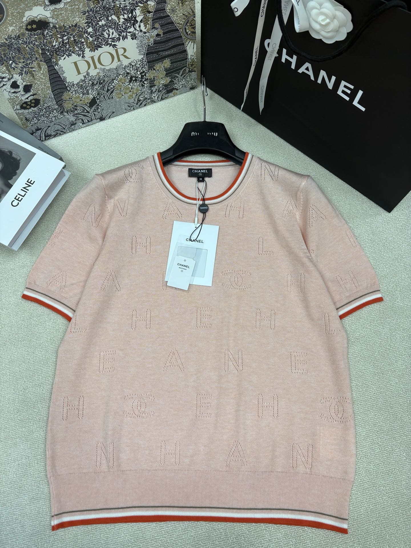 NO:839470,Chane*26 new spring and summer style knitted round neck short sleeves, brand letter logo hollow jacquard decoration, fashionable and exquisite, versatile for daily use, sizes sml, chanel, T-shirt,19860909Chane*26春夏新款针织圆领短袖 品牌字母logo镂空提花装饰 时髦精致日常百搭 尺码sml,,chanel,T-shirt,,Women's clothing